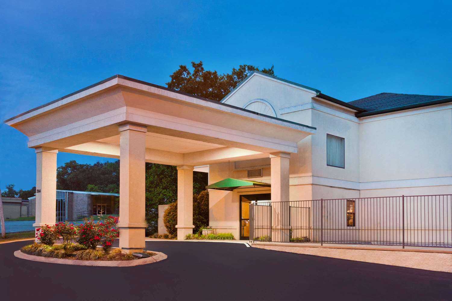 Super 8 by Wyndham Ft. Oglethorpe GA/Chatt TN Area in Fort Oglethorpe, GA