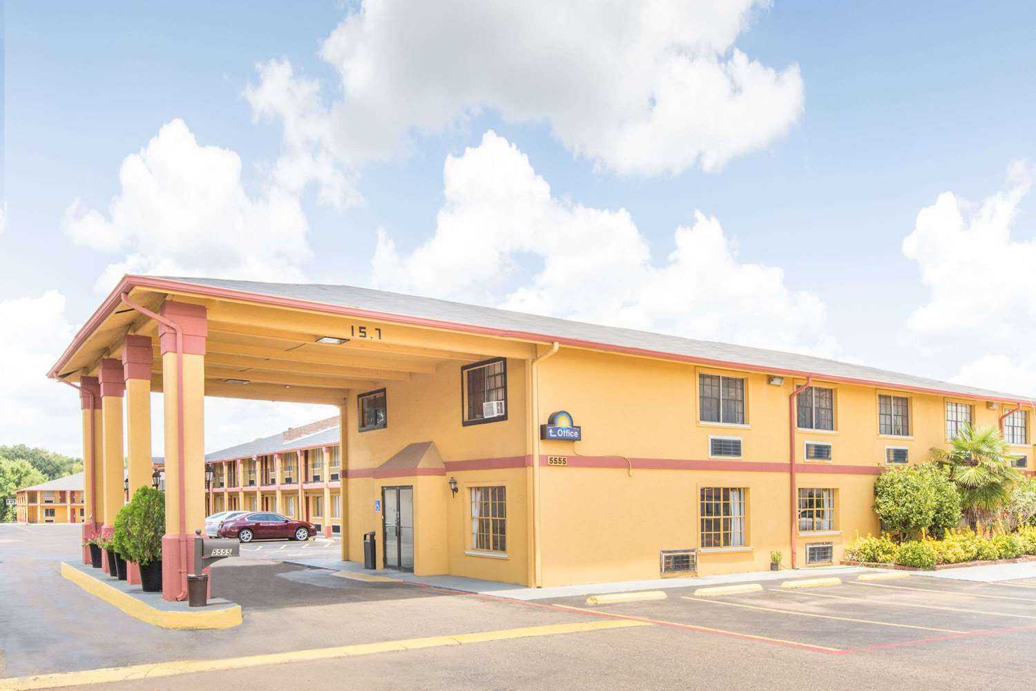 Days Inn & Suites by Wyndham Marshall in Marshall, TX