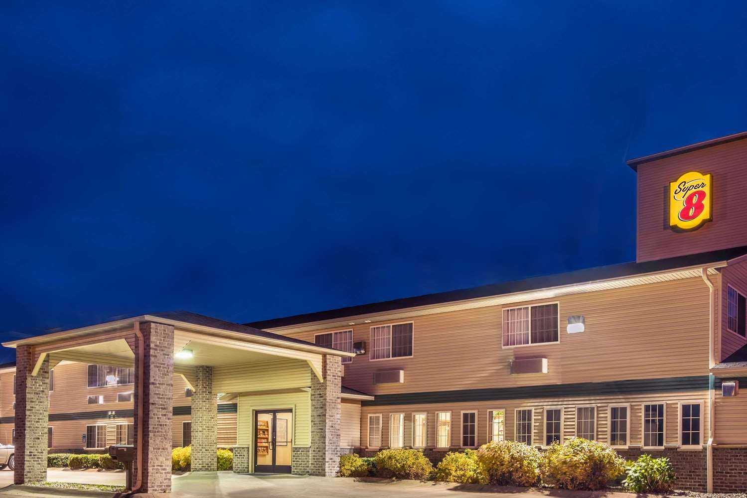 Super 8 by Wyndham Neillsville WI in Neillsville, WI