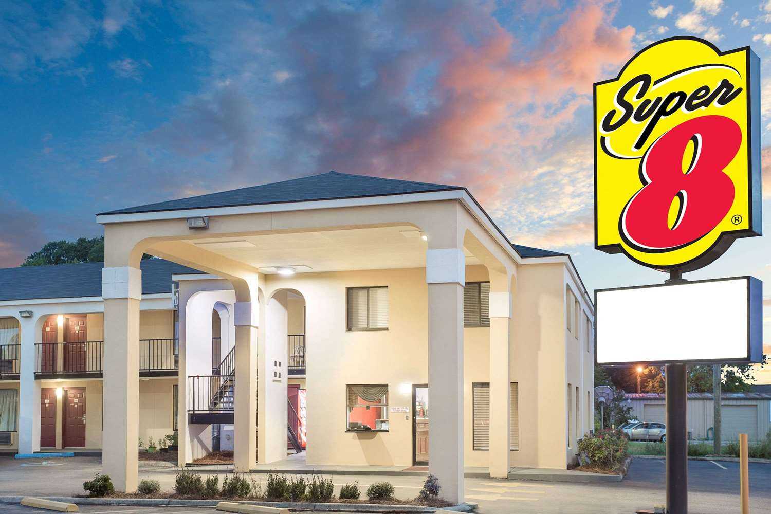 Super 8 by Wyndham Eufaula in Eufaula, AL