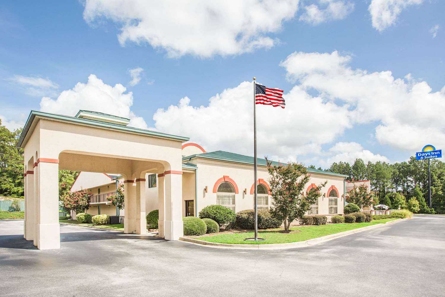 Days Inn & Suites by Wyndham Columbia Airport in West Columbia, SC