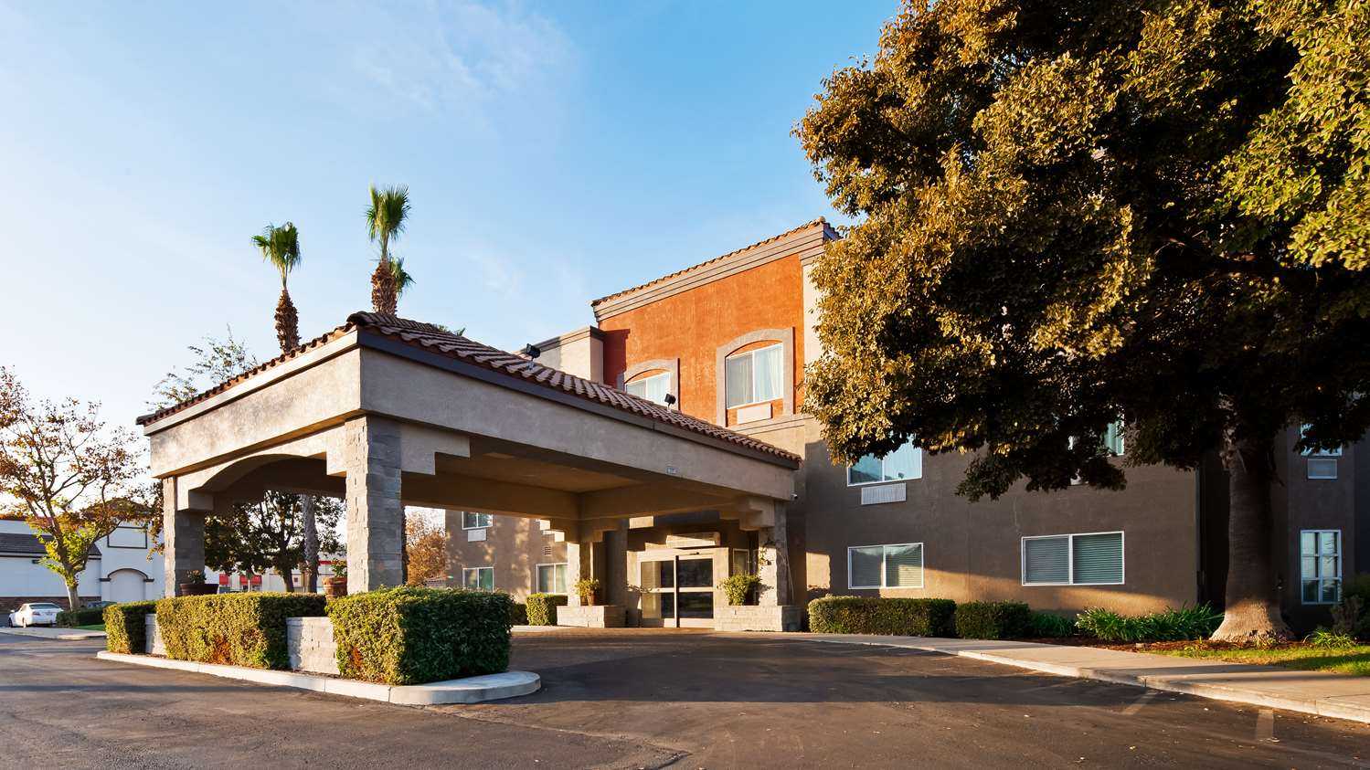 Best Western Plus Villa Del Lago Inn in Patterson, CA