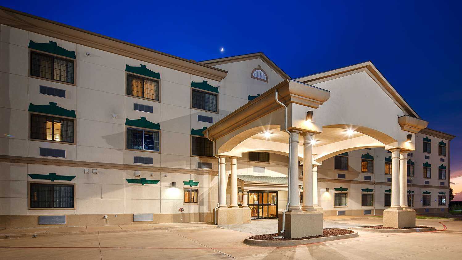 Best Western Henrietta Inn & Suites in Henrietta, TX