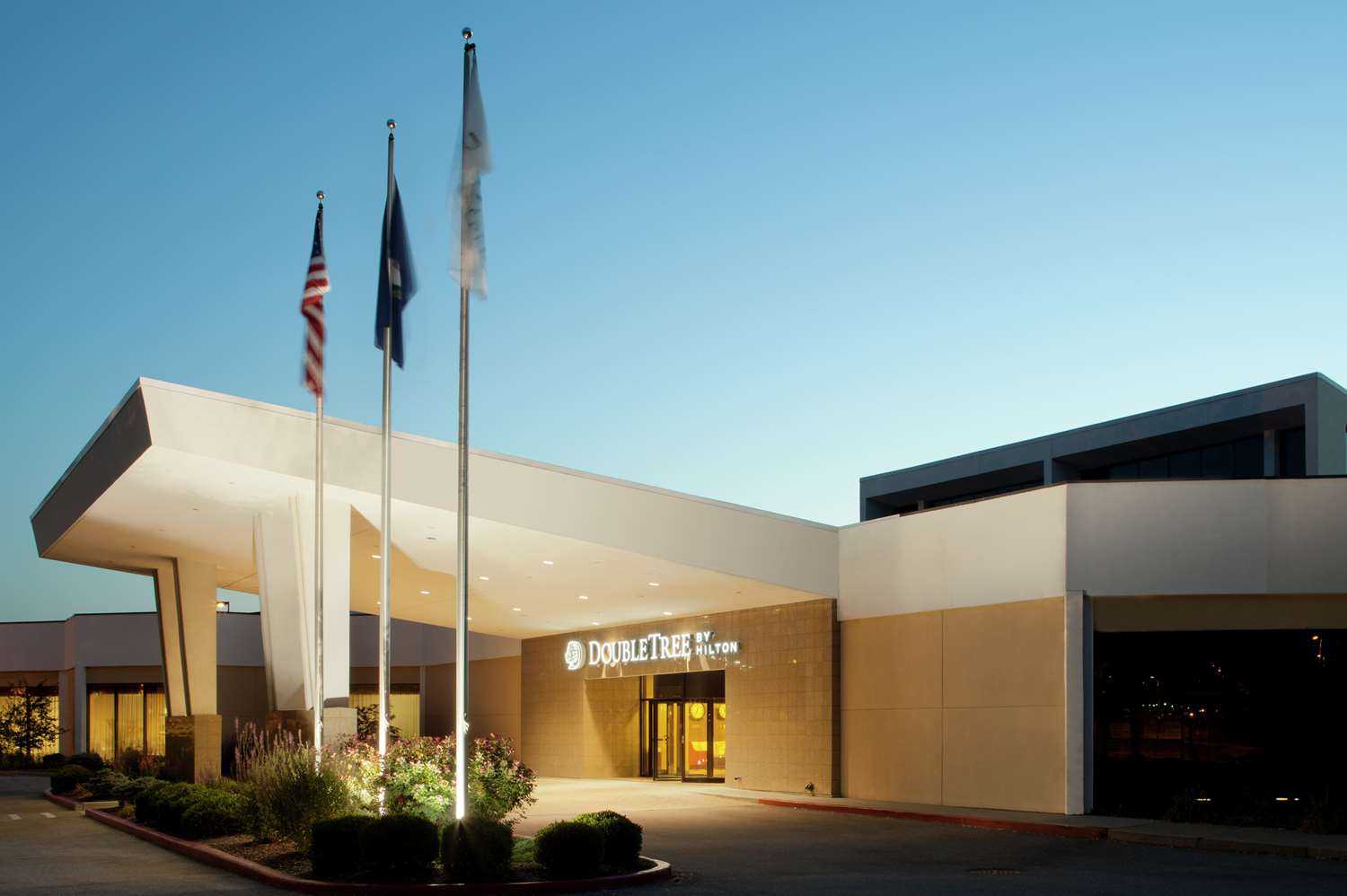 DoubleTree by Hilton Hotel Cincinnati Airport in Hebron, KY