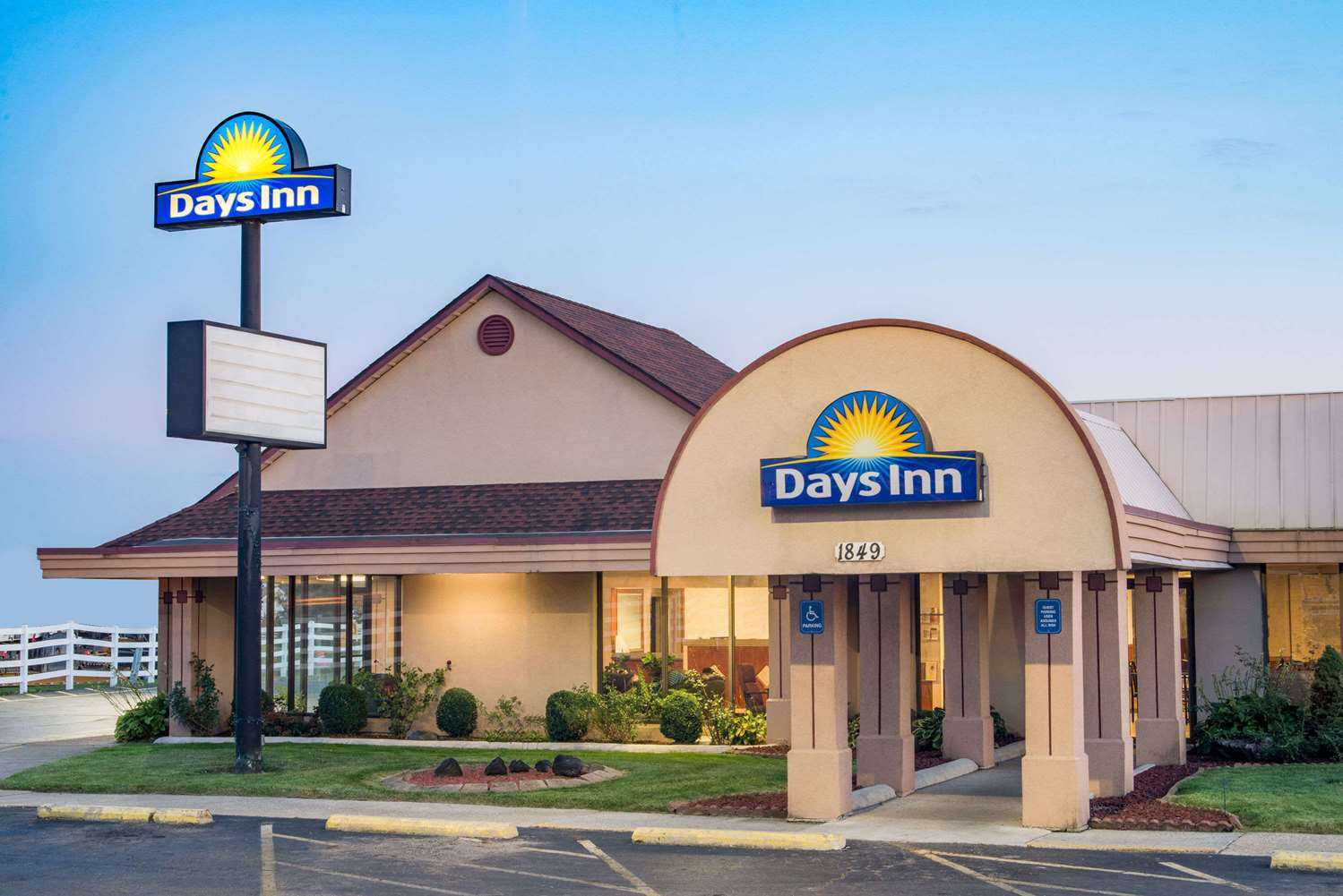 Days Inn by Wyndham Grove City Columbus South in Grove City, OH