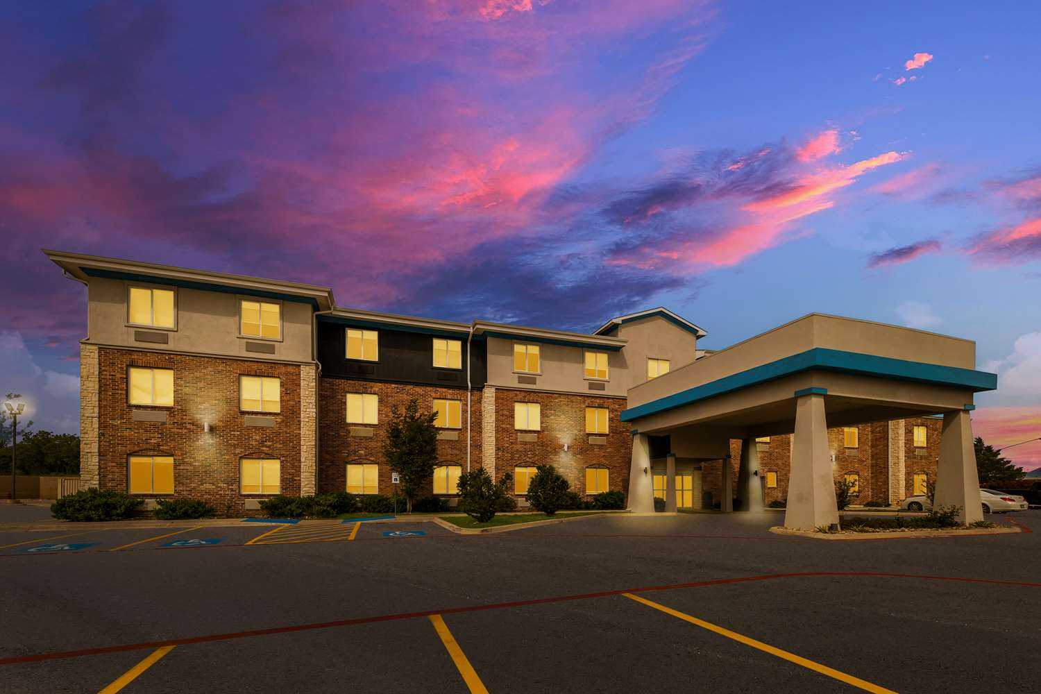 Best Western Bowie Inn & Suites in Bowie, TX