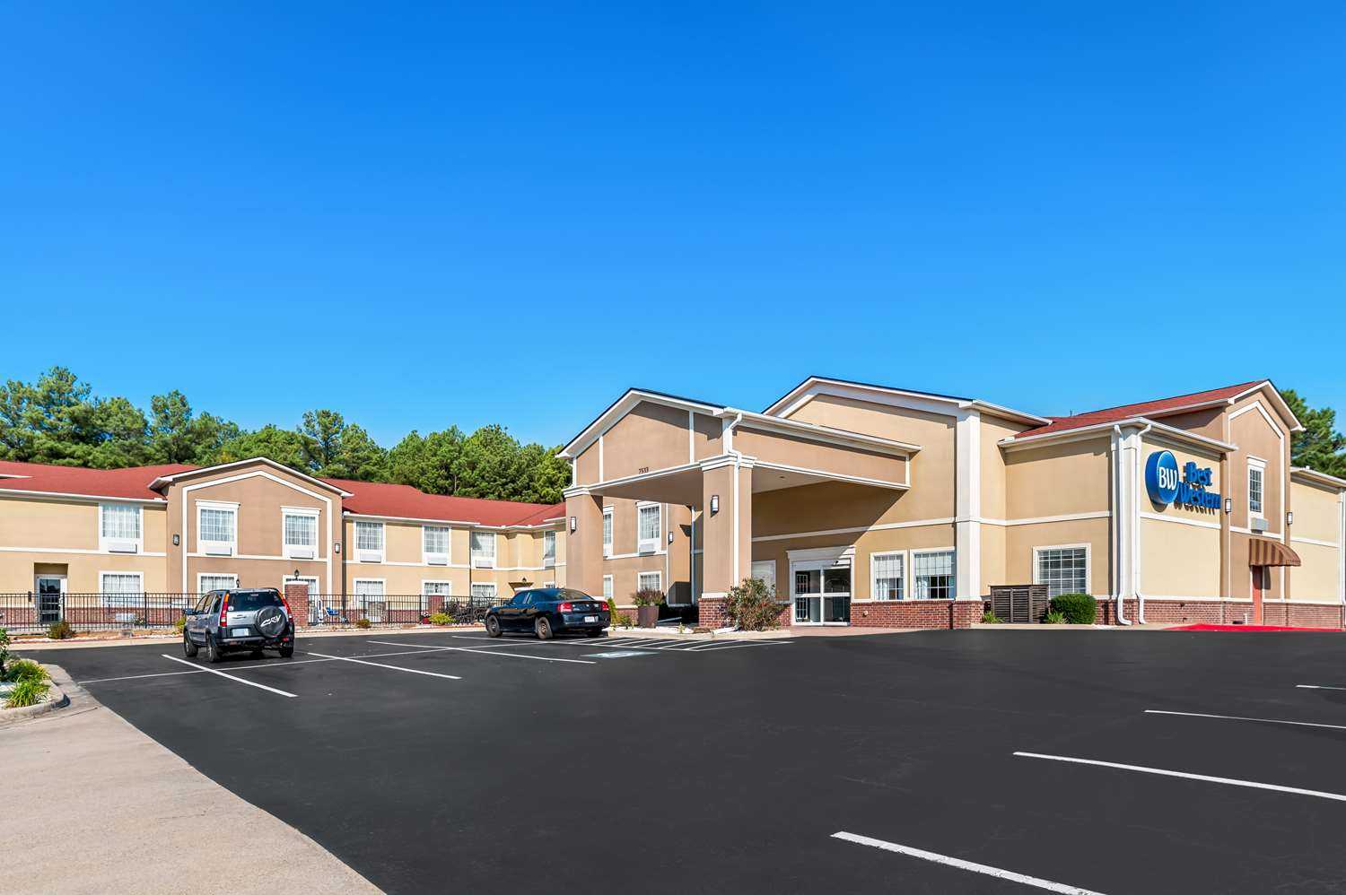 Best Western Sherwood Inn & Suites in North Little Rock, AR