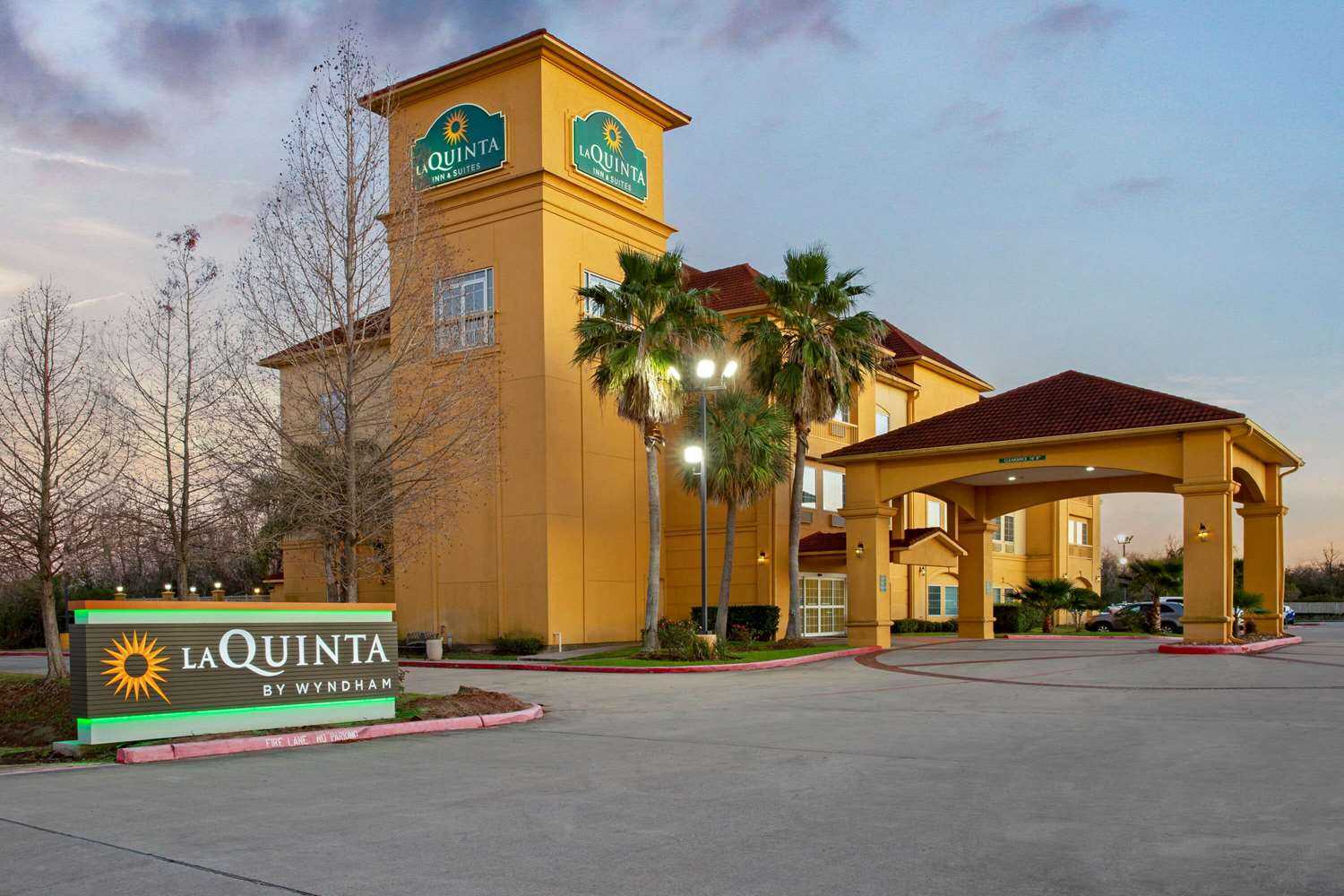 La Quinta Inn & Suites by Wyndham Pearland - Houston South in Pearland, TX