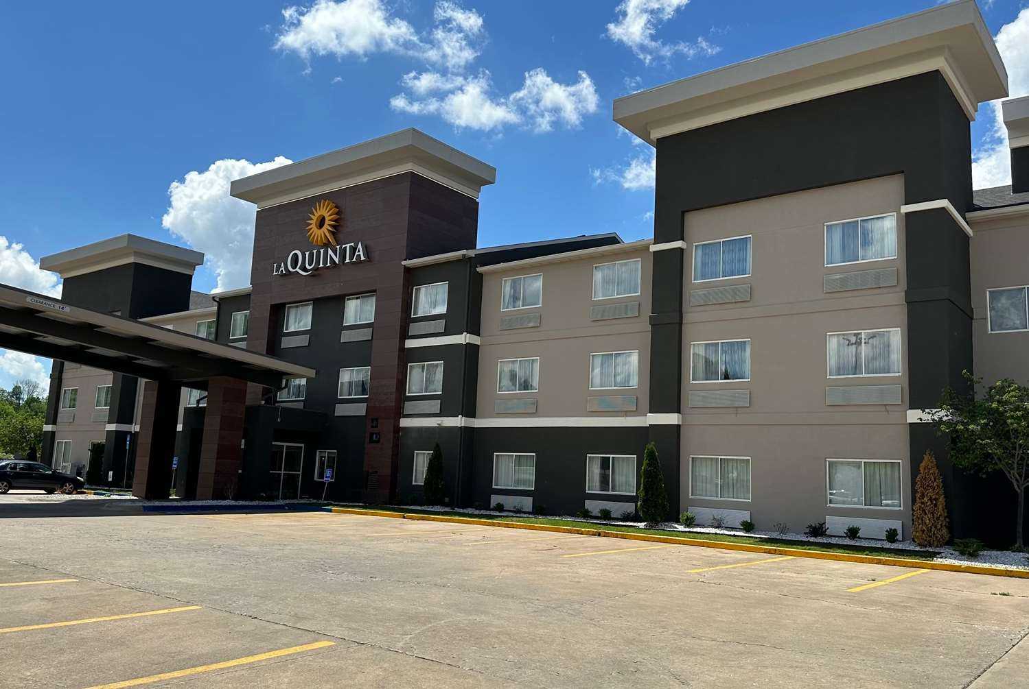 La Quinta Inn & Suites by Wyndham Fayetteville in Fayetteville, AR