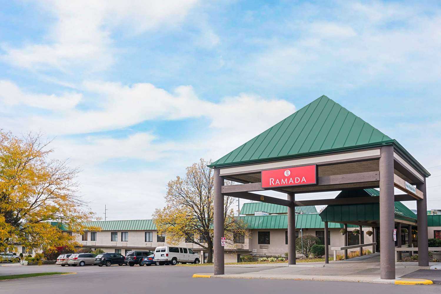 Ramada by Wyndham Plymouth Hotel & Conference Center in Plymouth, MN