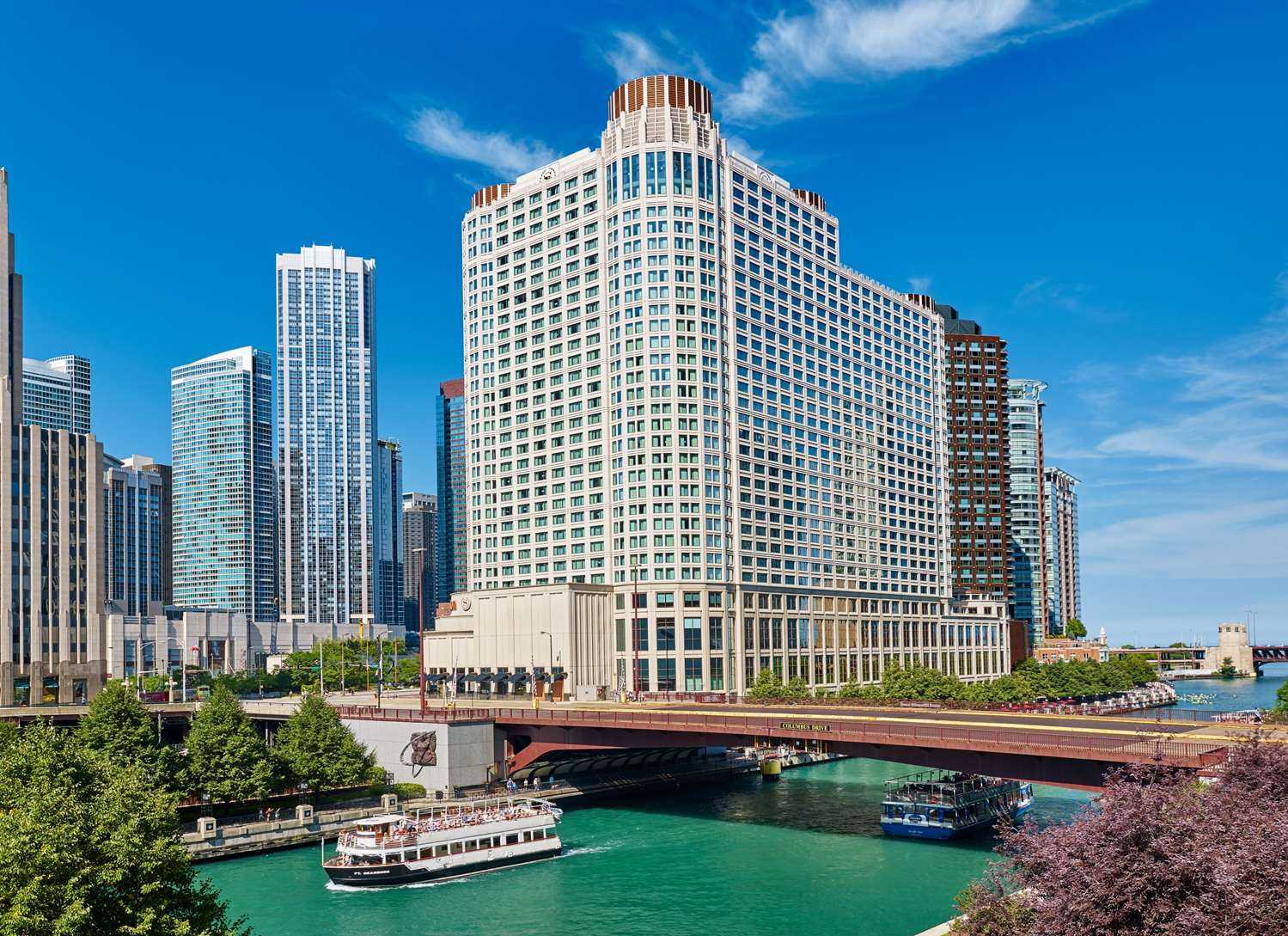 Sheraton Grand Chicago Riverwalk в Chicago, IL