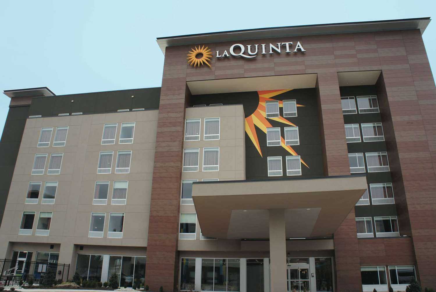 La Quinta Inn & Suites by Wyndham Oklahoma City Airport in Oklahoma City, OK