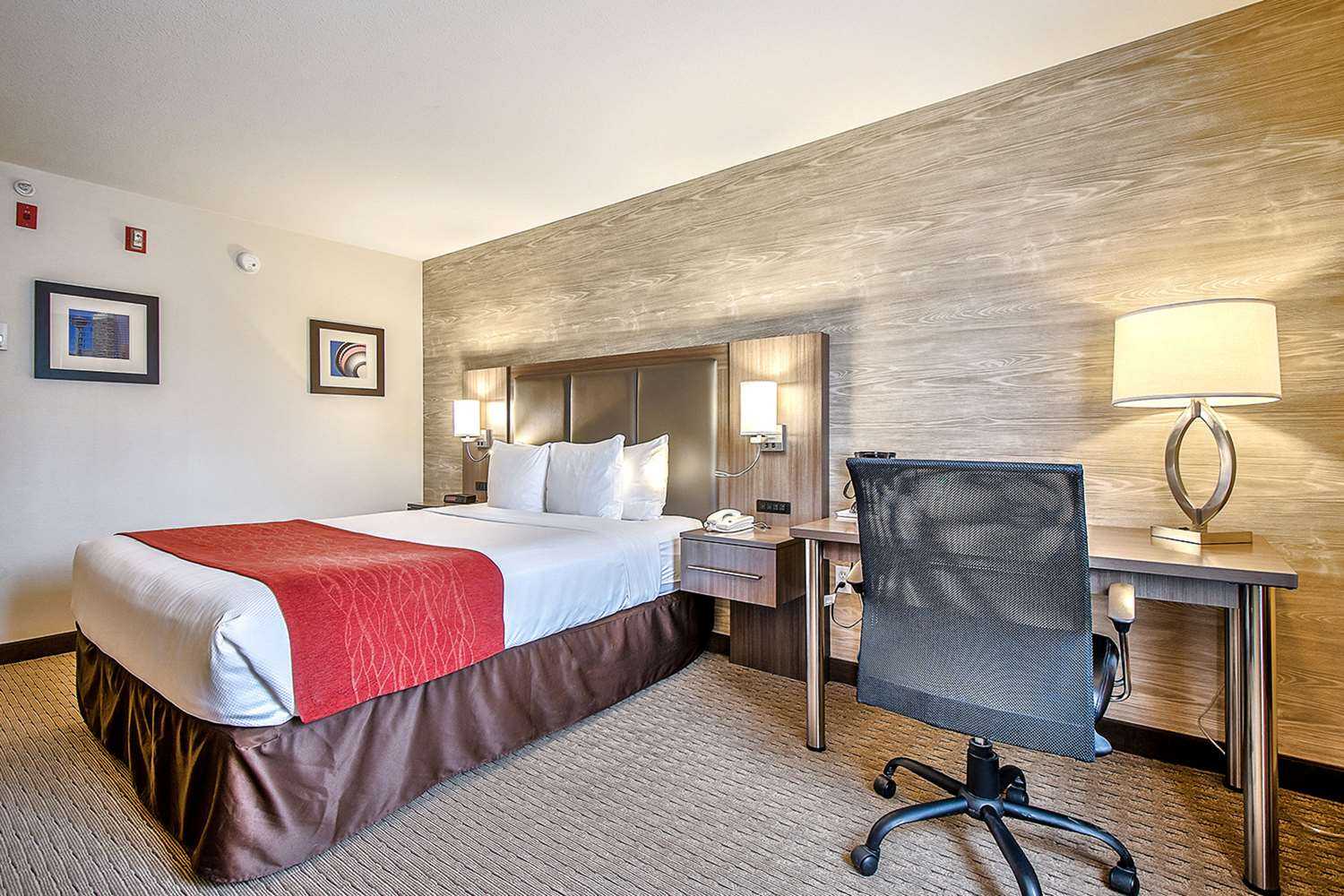 Comfort Inn and Suites South in Calgary, AB