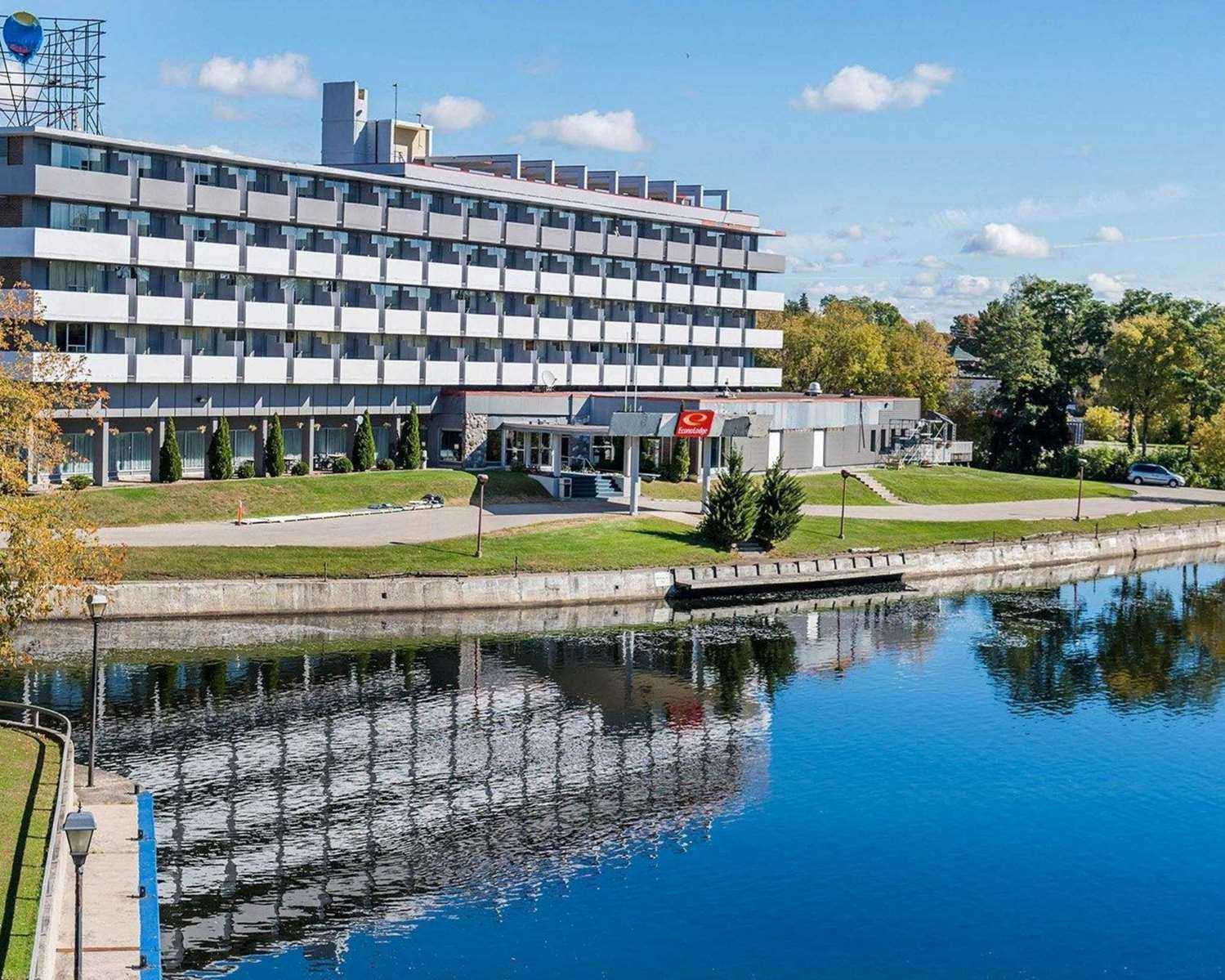 Econo Lodge Smiths Falls in Smiths Falls, ON