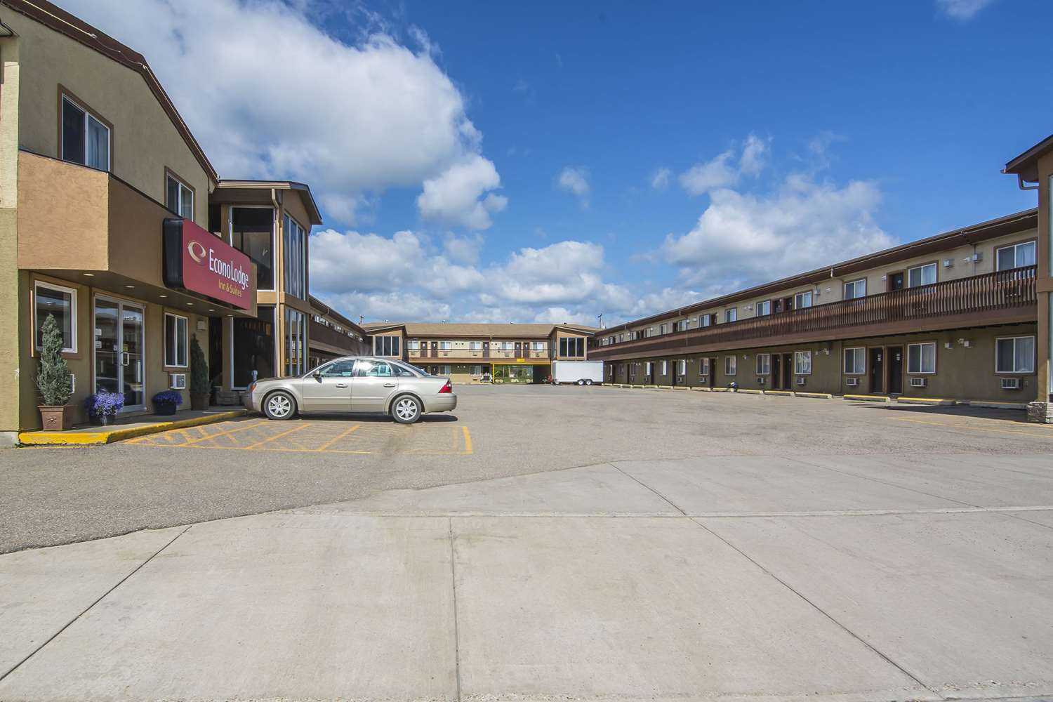 Econo Lodge  Inn and Suites in High Level, AB