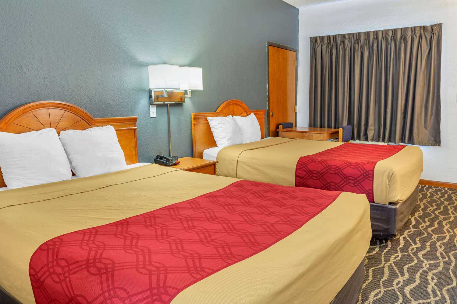 Econo Lodge Inn and Suites in Albanie, GA