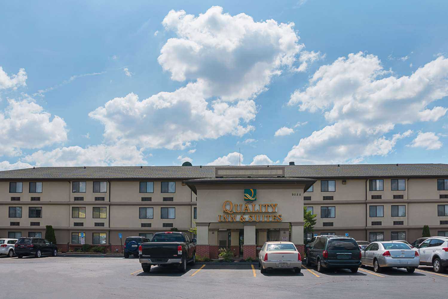 Quality Inn and Suites Detroit Metro Airport in Romulus, MI