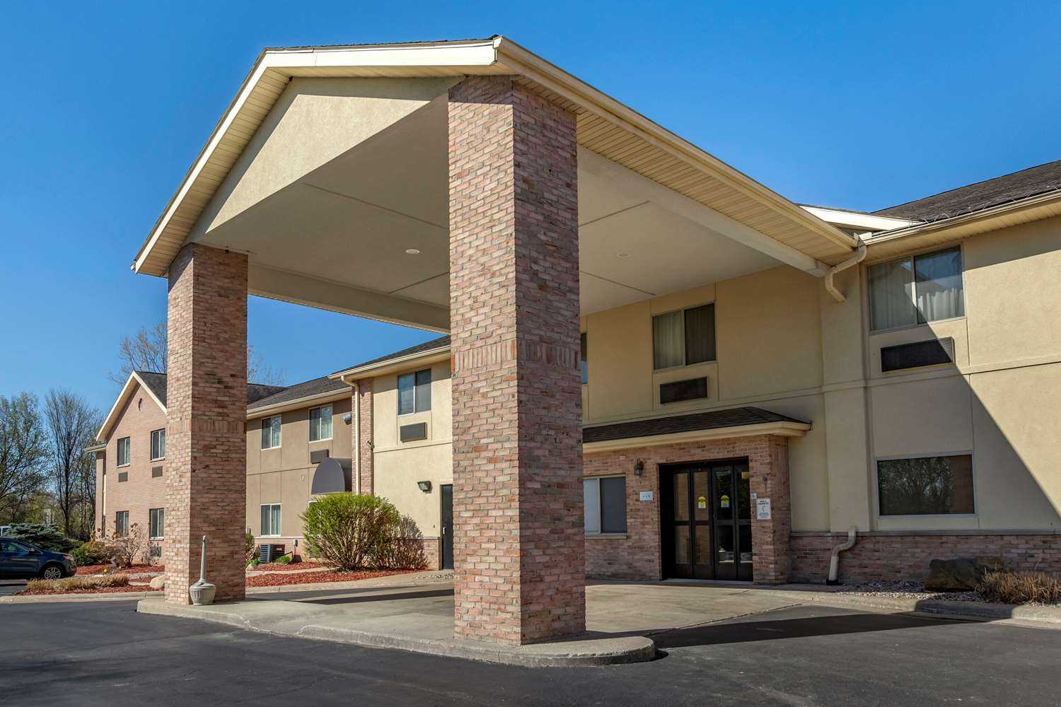 Comfort Inn and Suites in Paw Paw, MI