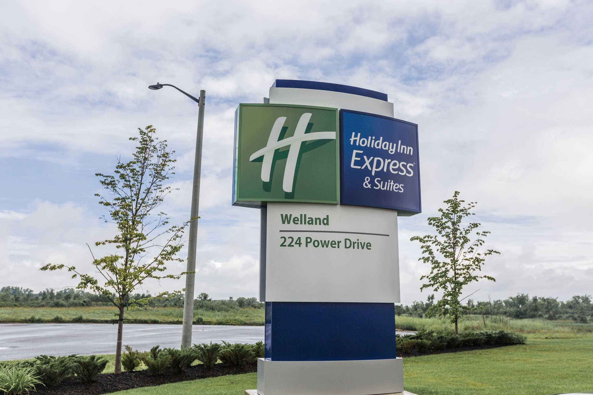 Holiday Inn Express & Suites Welland in Welland, ON