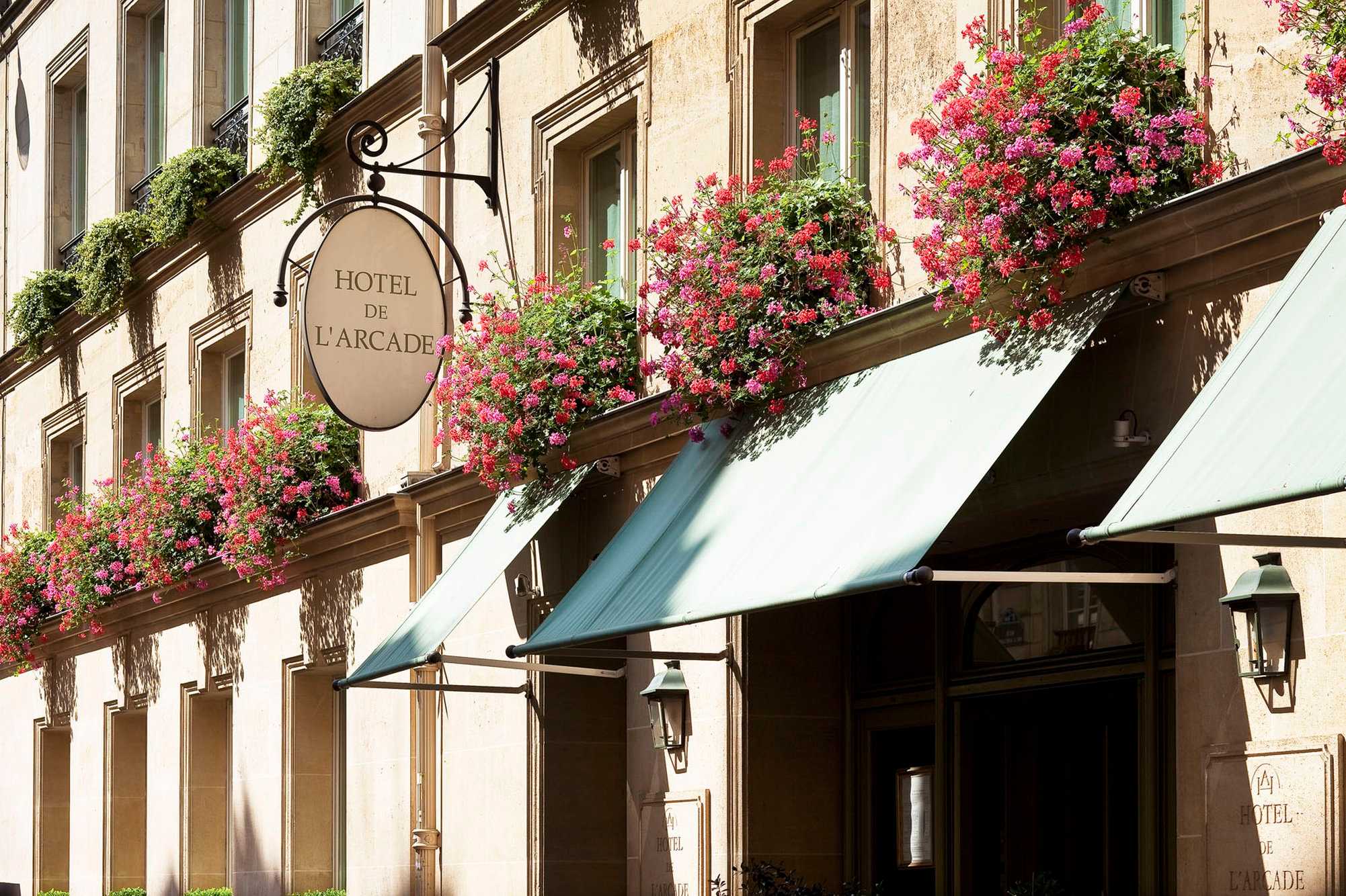 Hotel De L'Arcade in Paris, FR