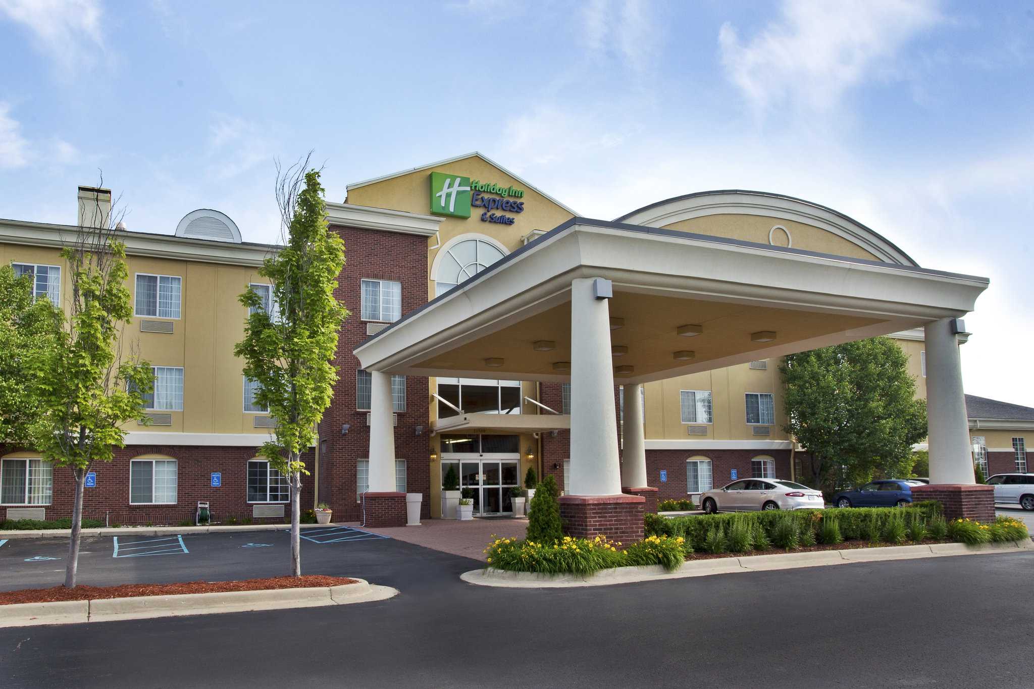 Holiday Inn Express Hotel & Suites Woodhaven in Woodhaven, MI