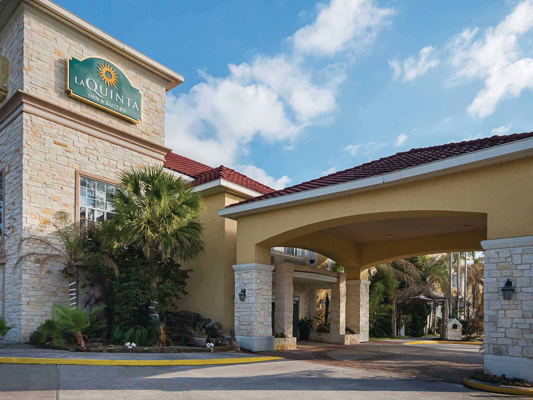 La Quinta Inn & Suites by Wyndham Kingwood Houston IAH Airpt in Kingwood, TX