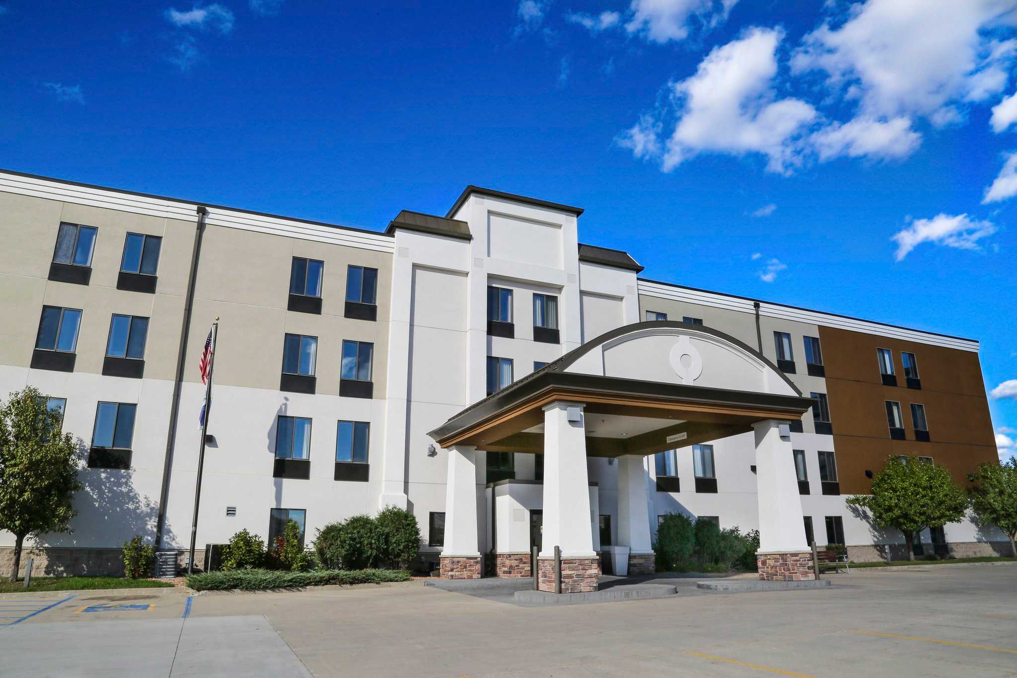 Holiday Inn Express Fargo-West Acres in Fargo, ND