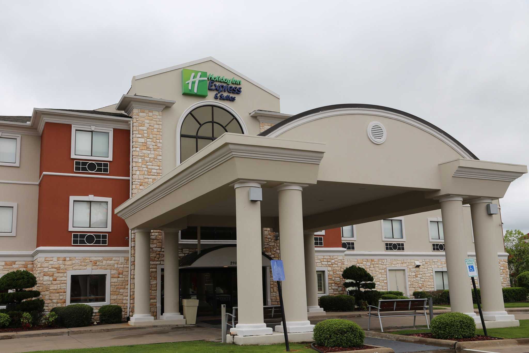 Holiday Inn Express Hotel & Suites Greenville in Greenville, TX