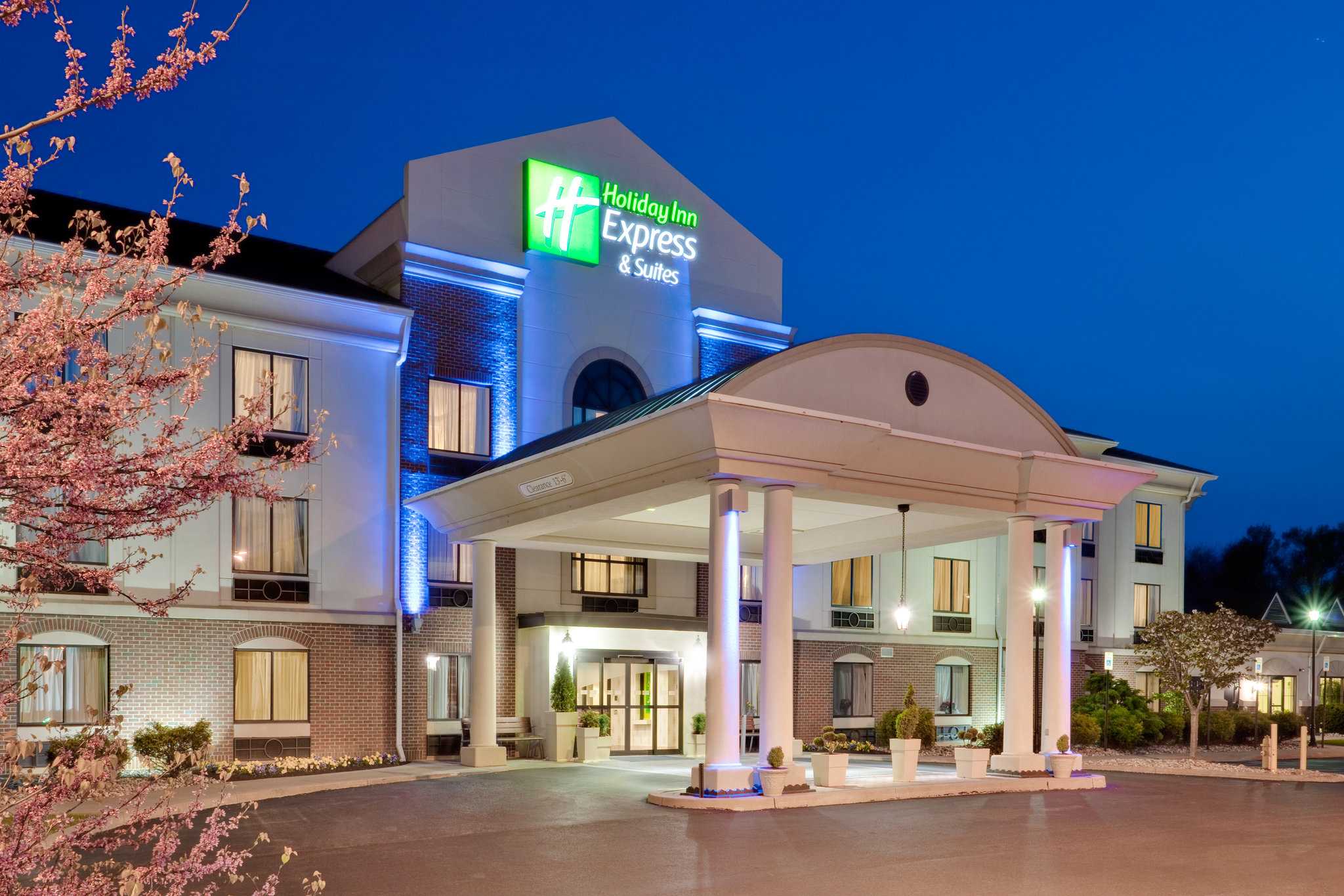 Holiday Inn Express & Suites Easton in Easton, PA