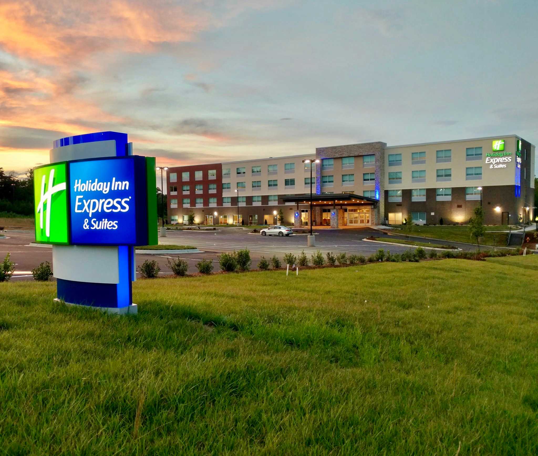 Holiday Inn Express & Suites Raleigh Airport - Brier Creek in Raleigh, NC