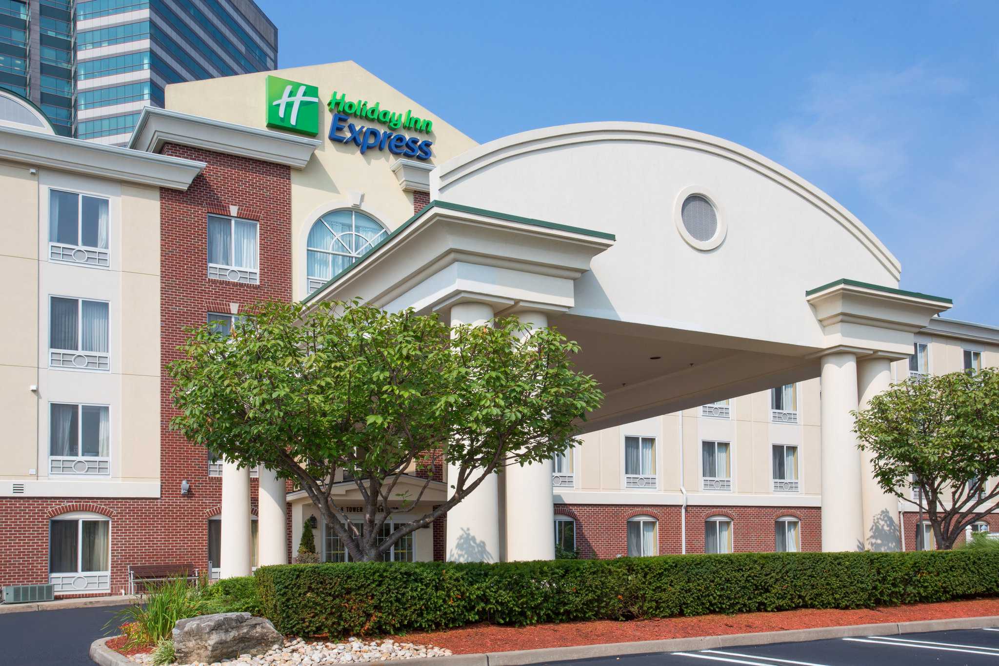 Holiday Inn Express & Suites Tower Center New Brunswick in East Brunswick, NJ