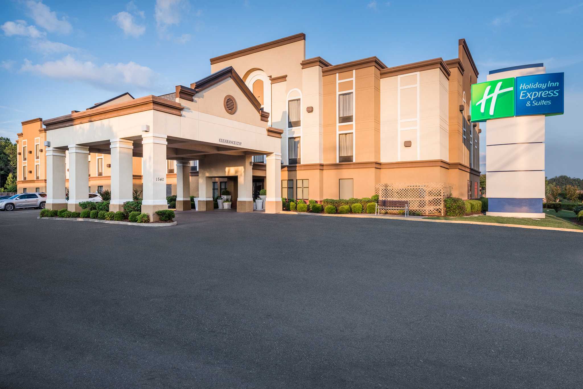 Holiday Inn Express Hotel & Suites Grenada in 格林纳达, MS