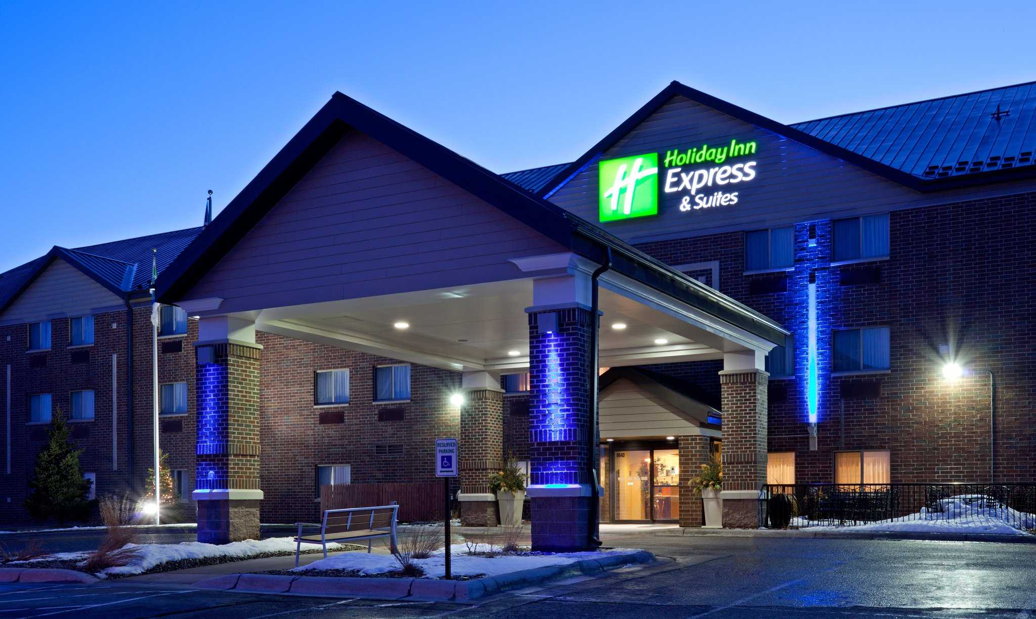 Holiday Inn Express Hotel & Suites St. Paul - Woodbury in Woodbury, MN