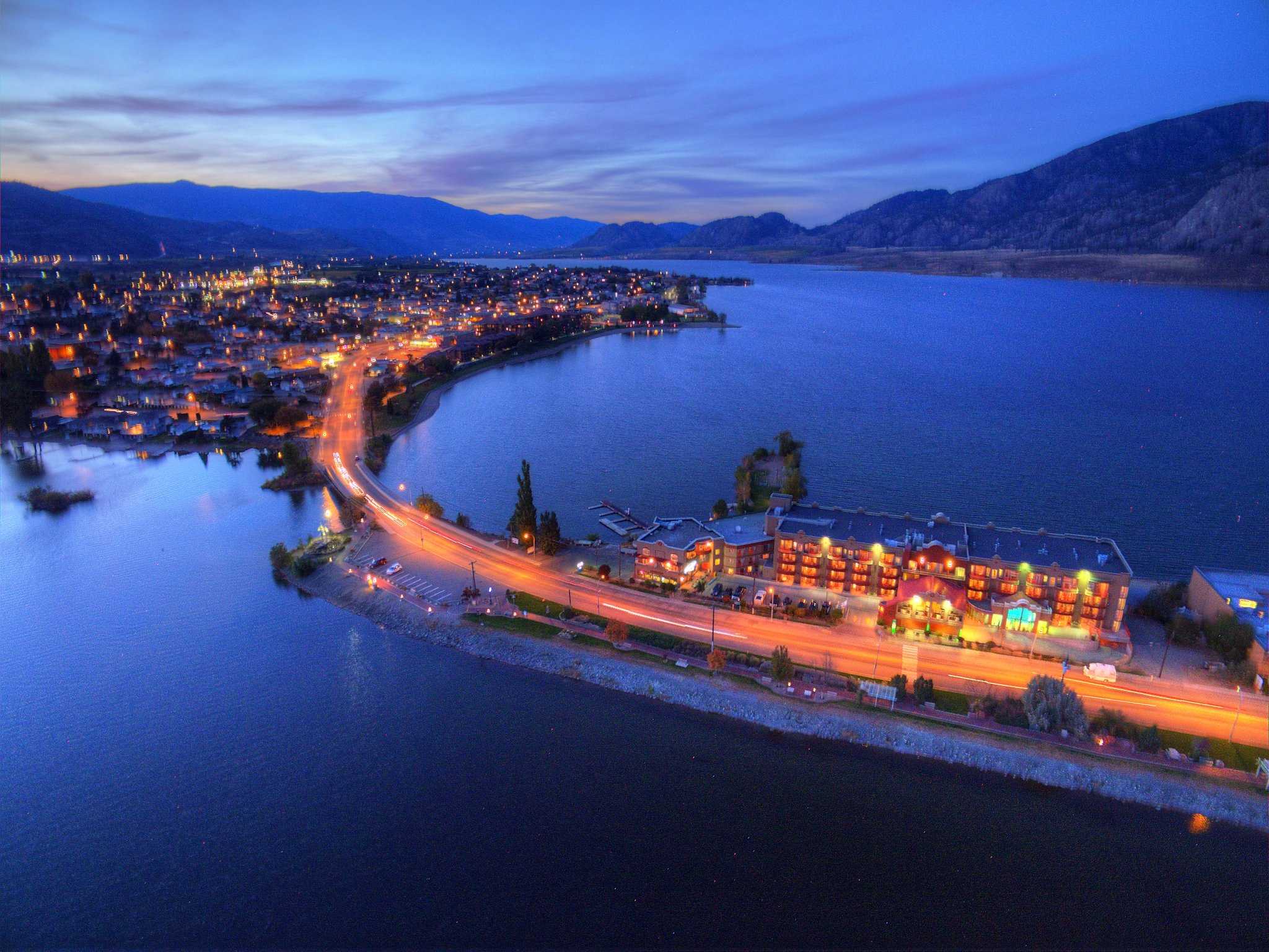 Holiday Inn Hotel & Suites Osoyoos in Osoyoos, BC