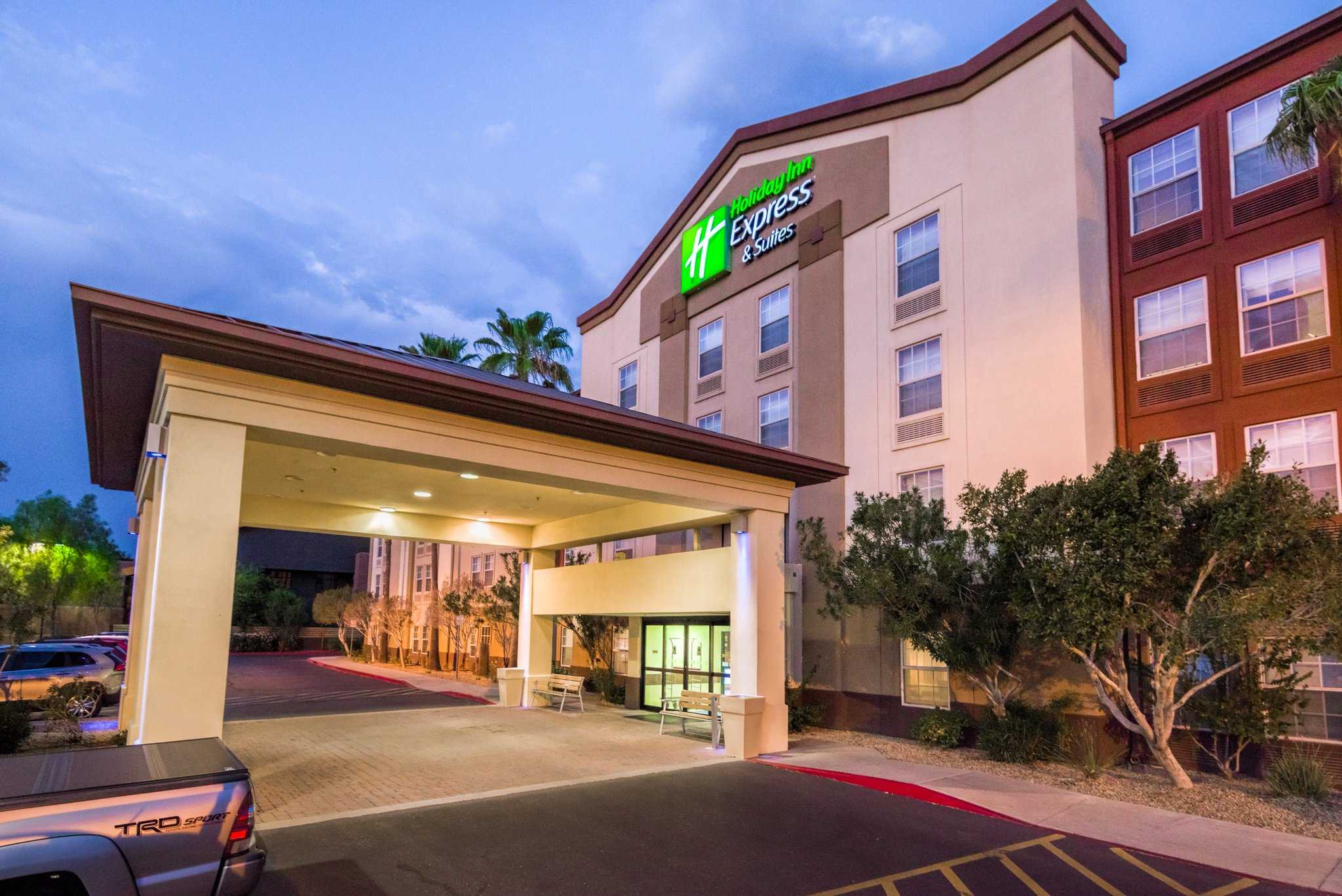 Holiday Inn Express & Suites Phoenix Airport in Phoenix, AZ