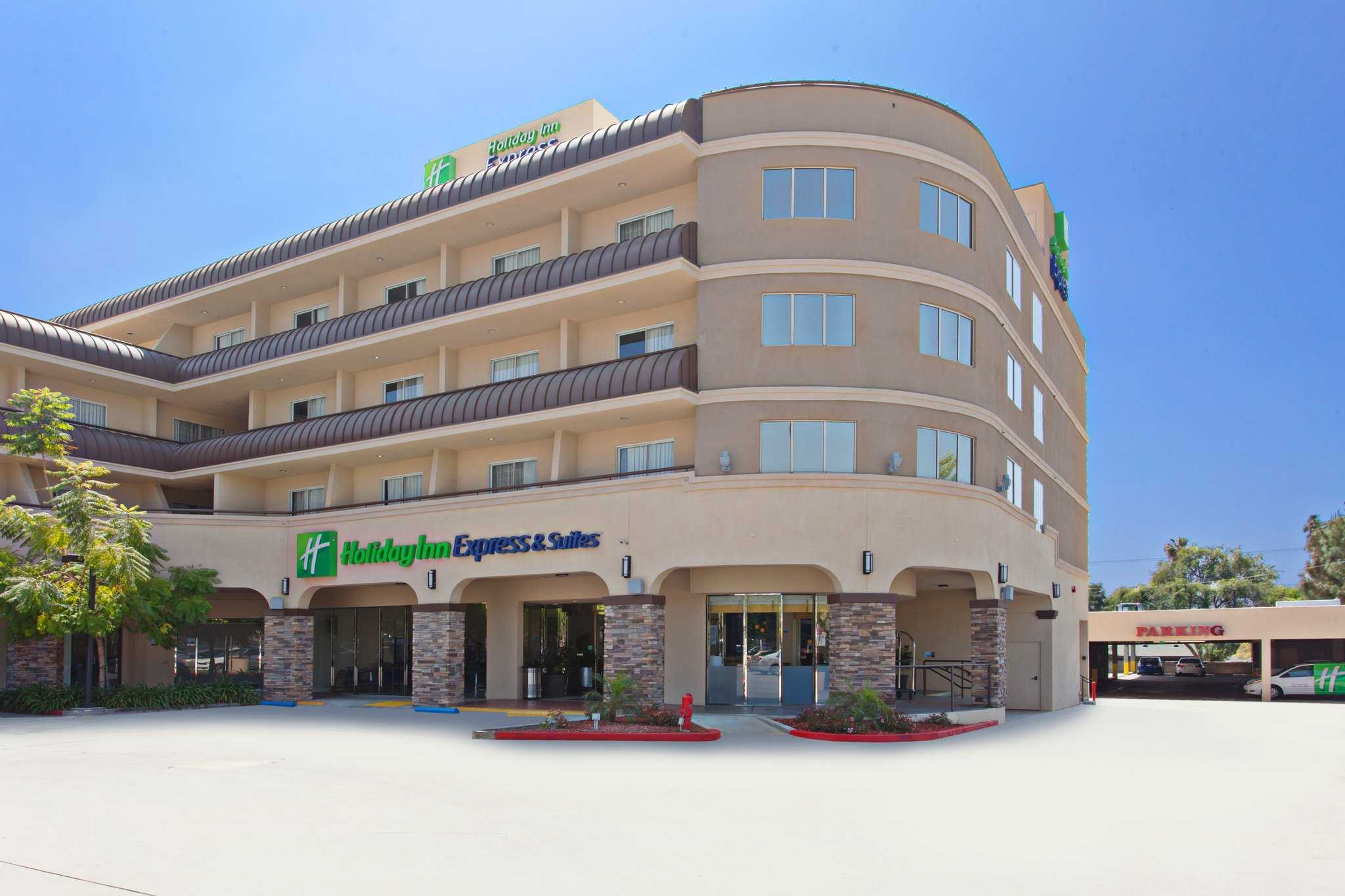 Holiday Inn Express & Suites Pasadena-Colorado Blvd in Pasadena, CA