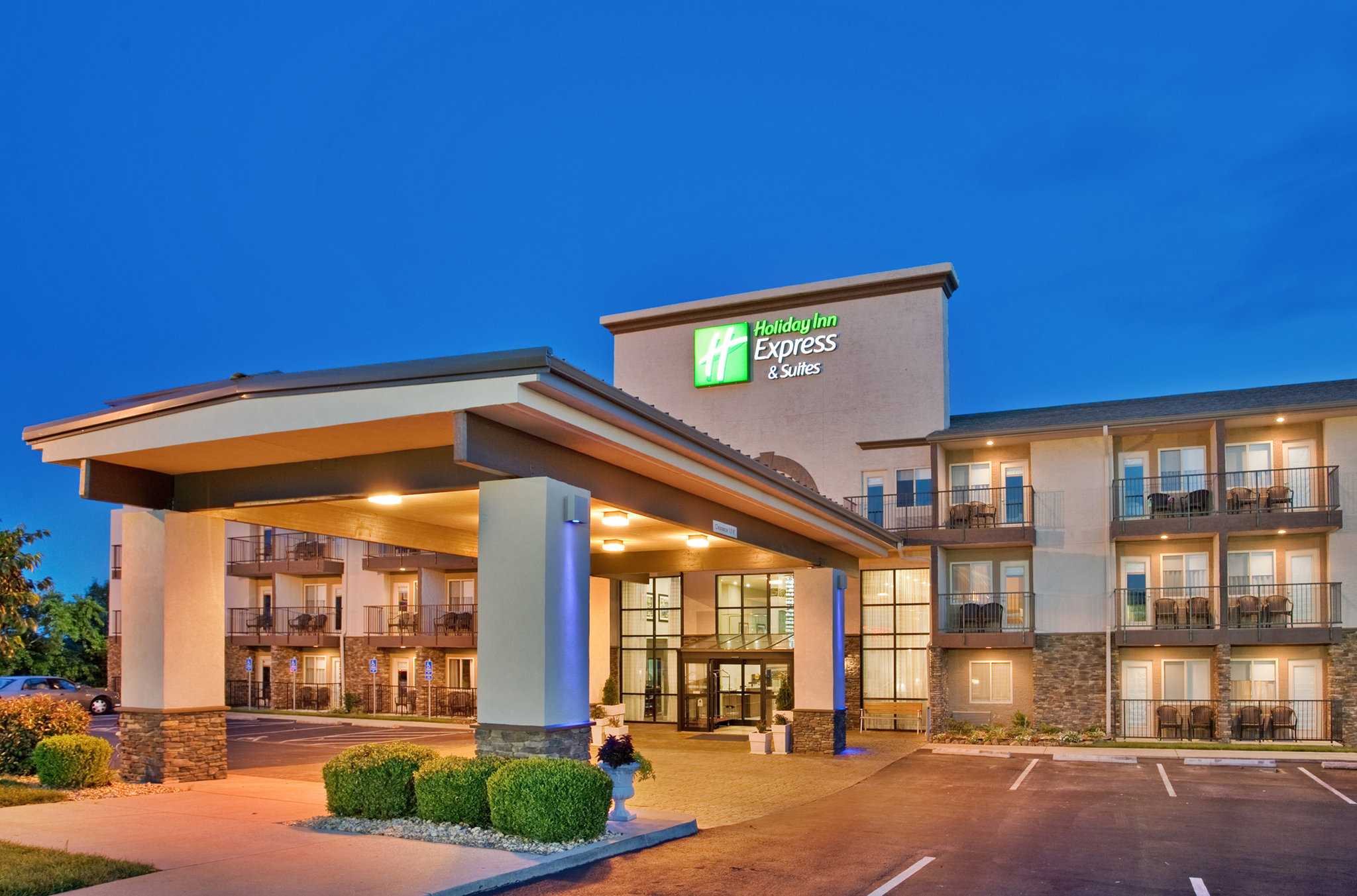 Holiday Inn Express Hotel & Suites Branson 76 Central in Branson, MO