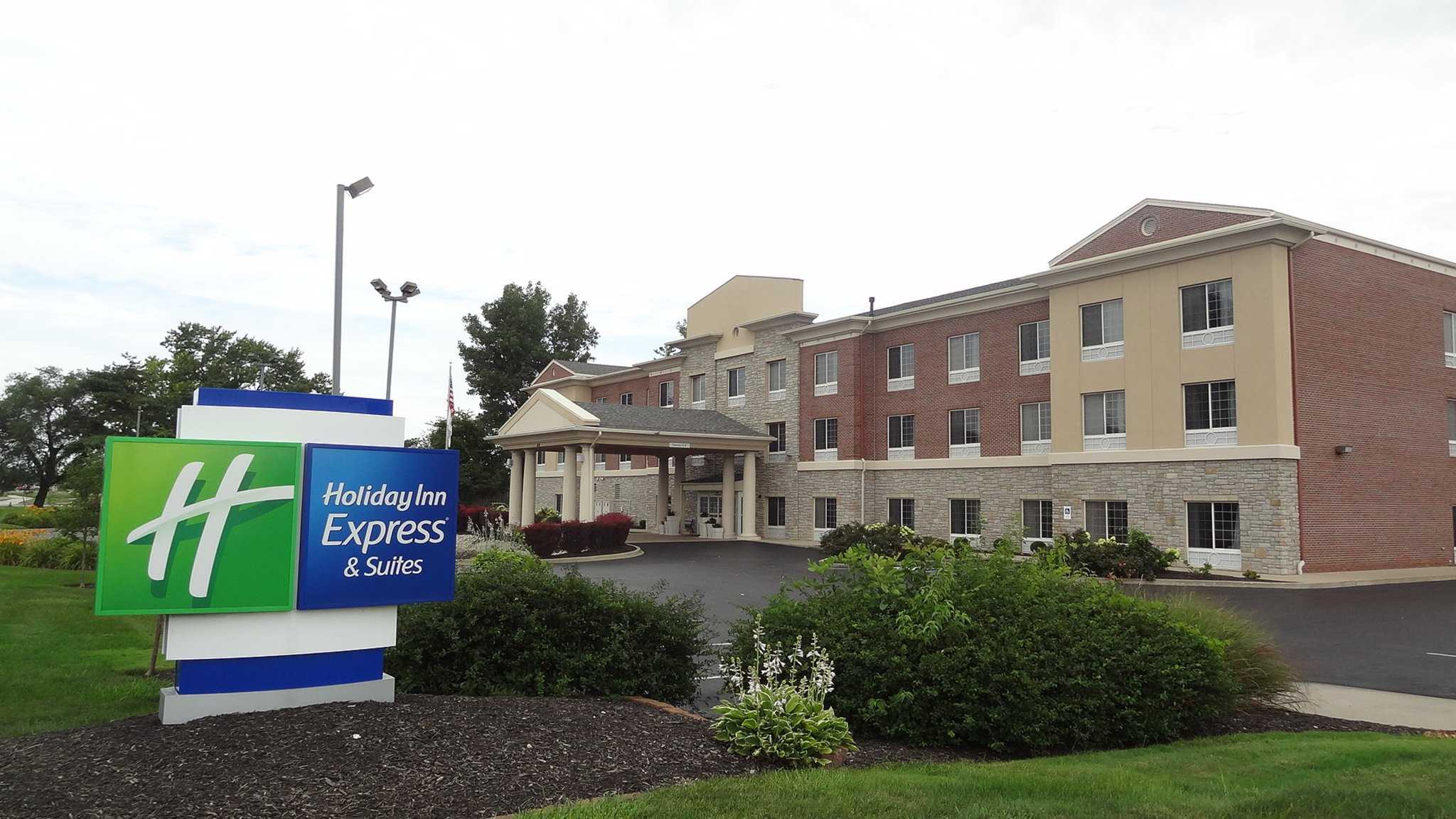 Holiday Inn Express & Suites Indianapolis North - Carmel in คาร์เมล, IN