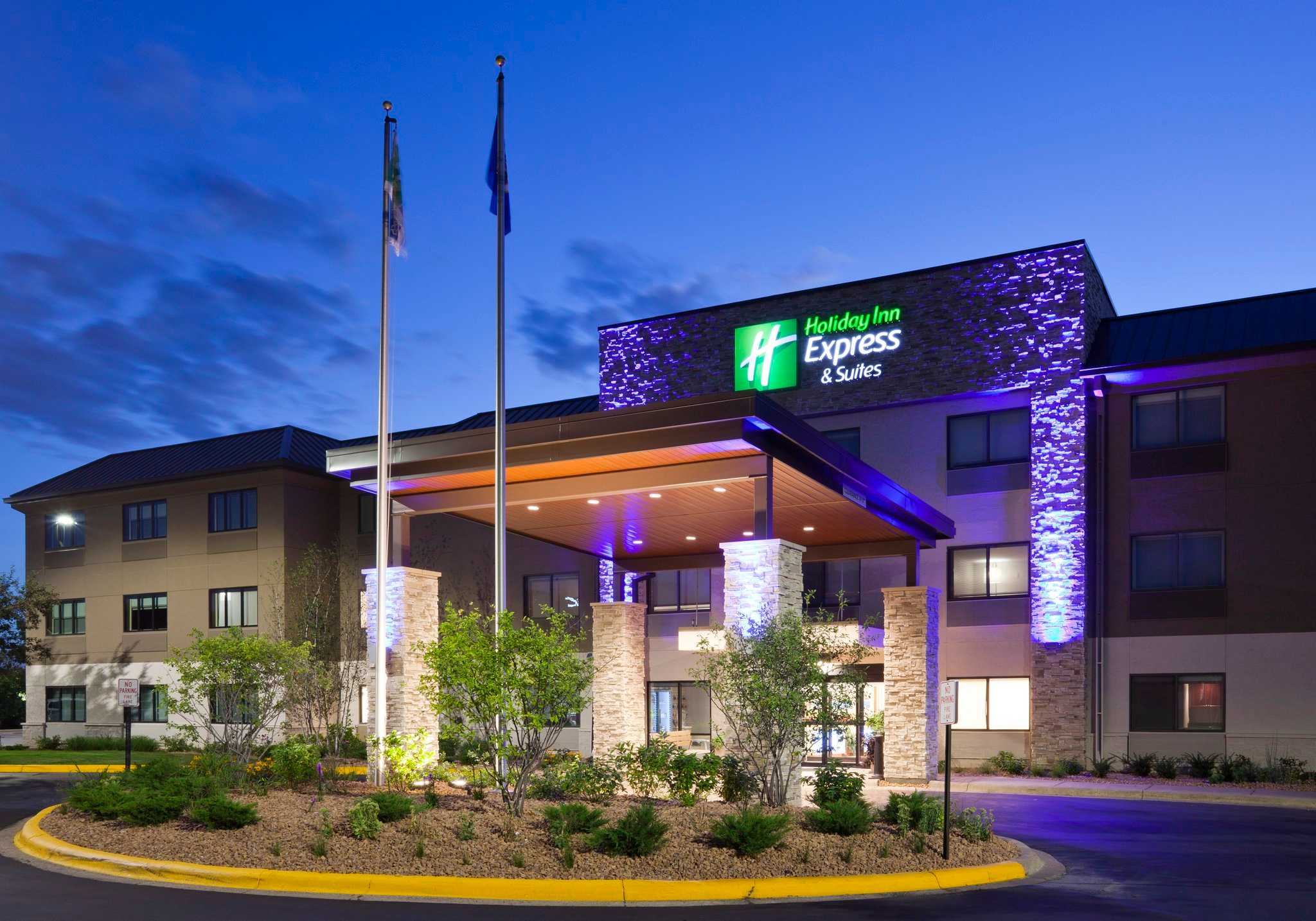 Holiday Inn Express & Suites Minneapolis (Golden Valley) in Minneapolis, MN