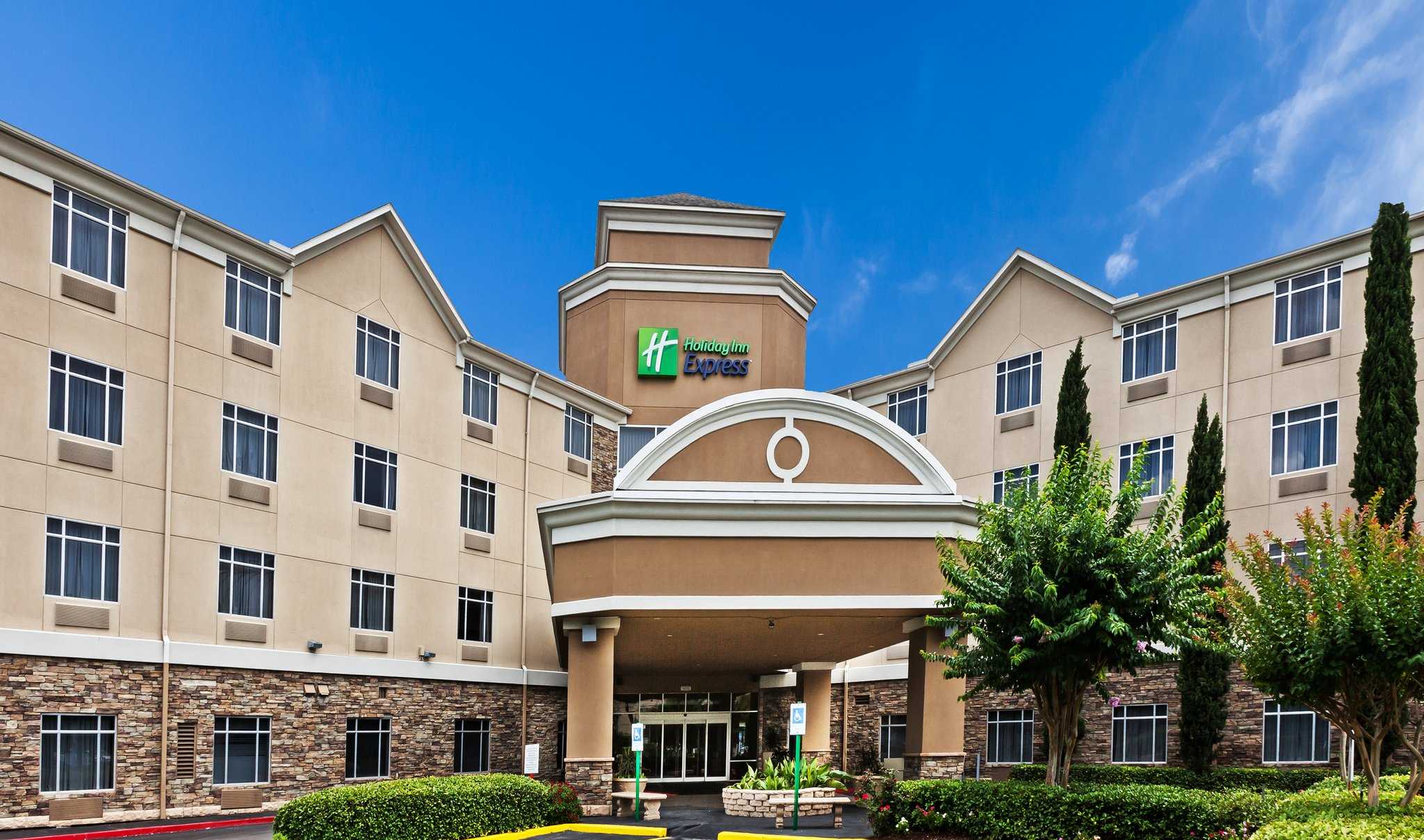 Holiday Inn Express & Suites Houston-Downtown Convention Center in Houston, TX