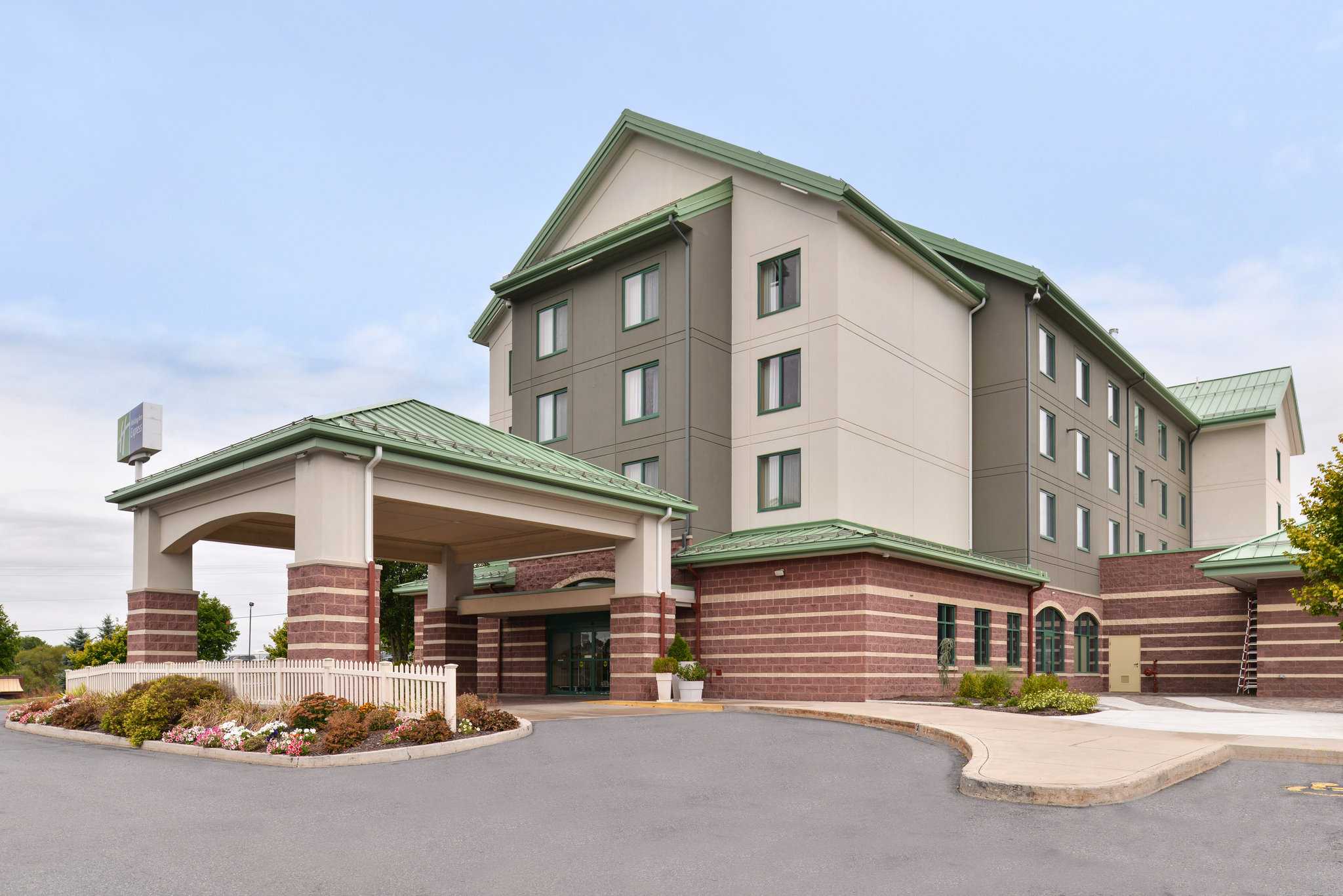 Holiday Inn Express Breezewood in Breezewood, PA