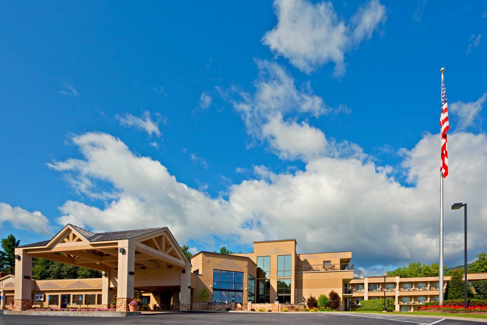 Holiday Inn Lake George-Turf in Lake George, NY