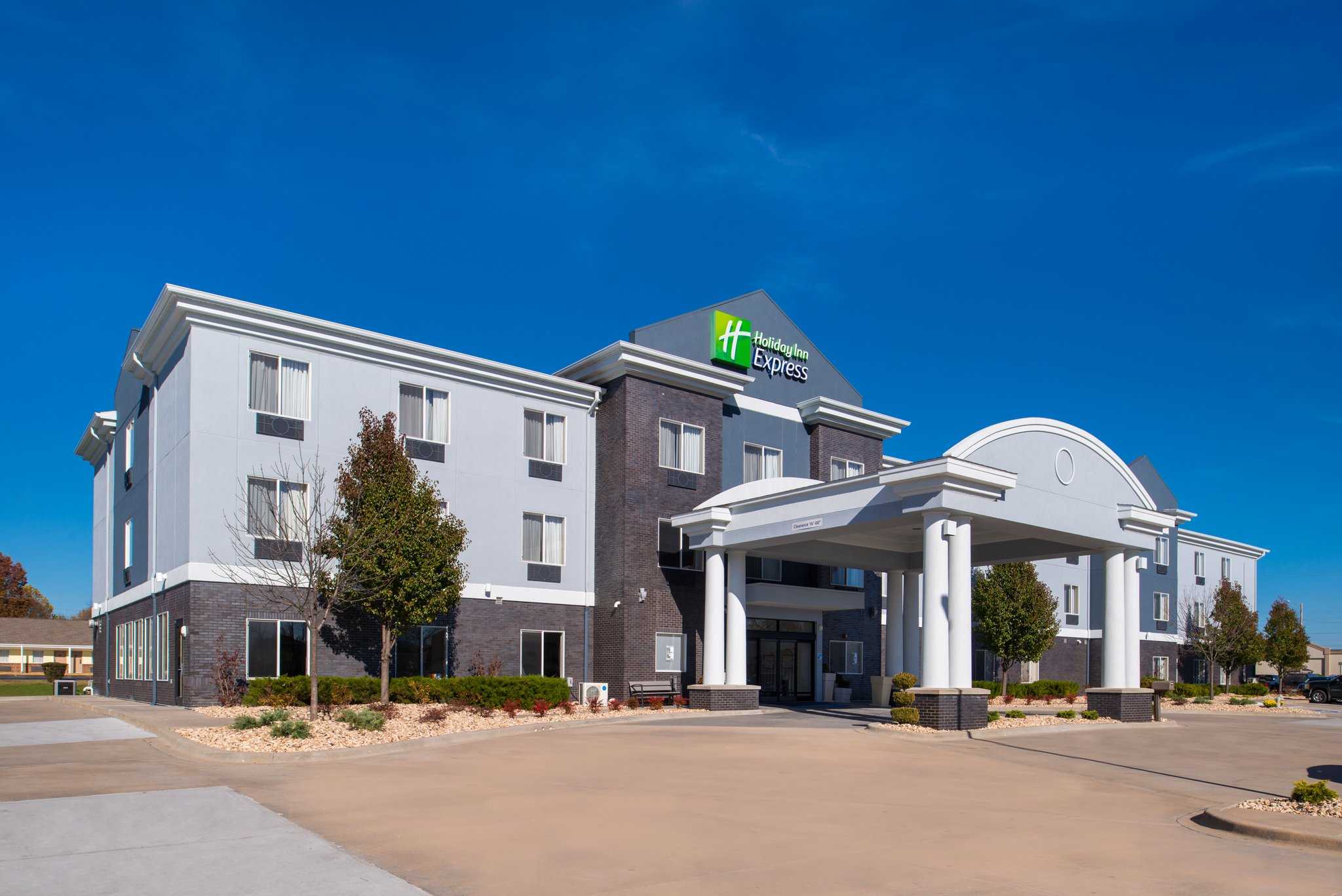 Holiday Inn Express Hotel & Suites Pittsburg in Pittsburg, KS