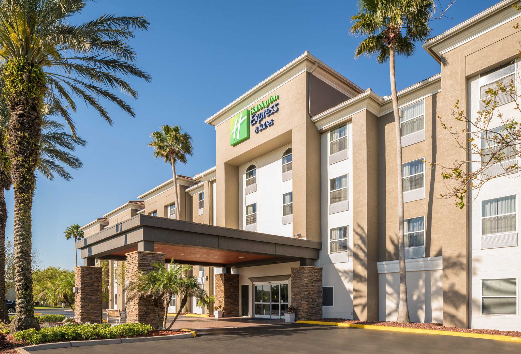 Holiday Inn Express & Suites Orlando International Airport in Орландо, FL