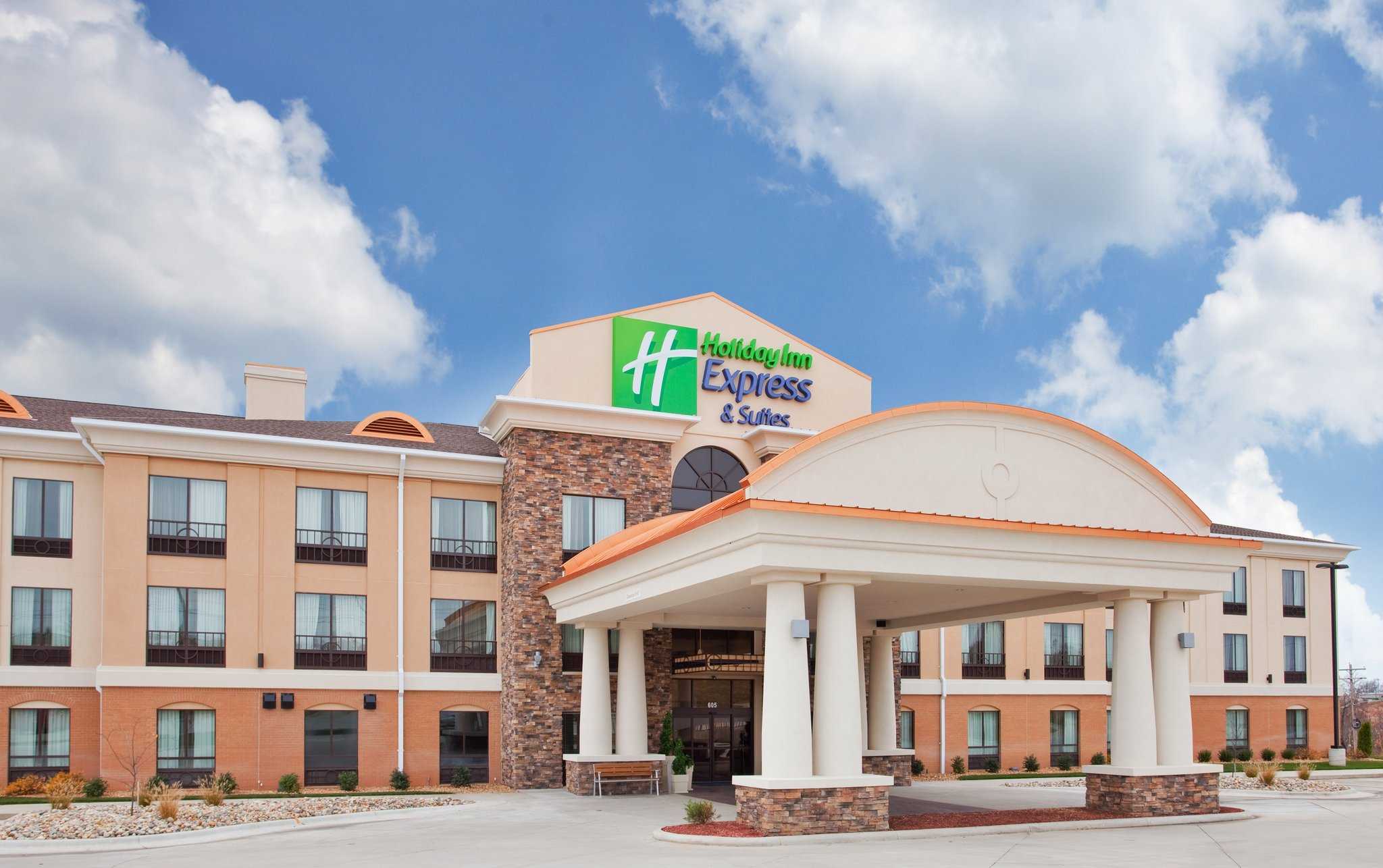 Holiday Inn Express Hotel & Suites Saint Robert in St. Robert, MO