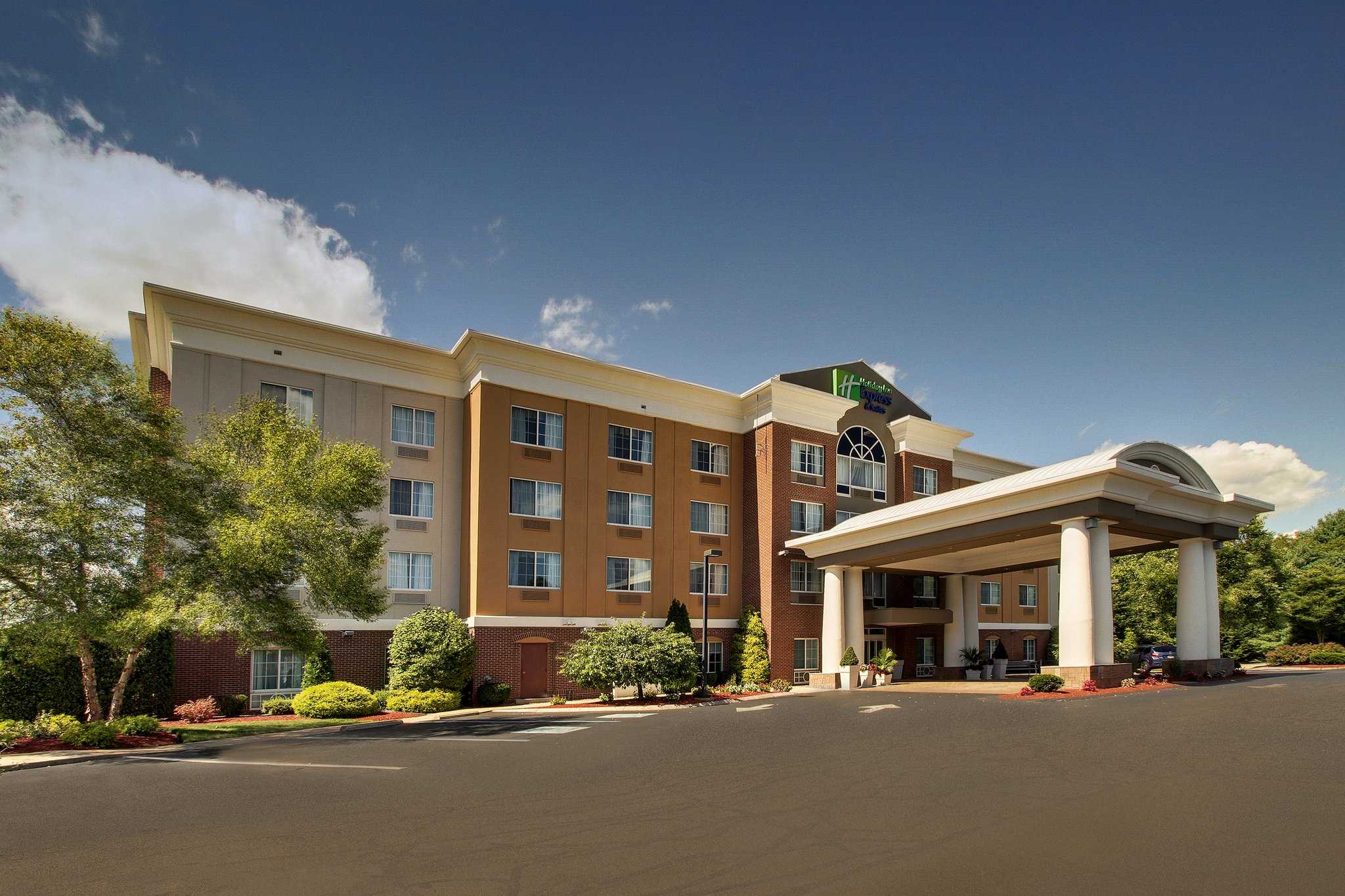 Holiday Inn Express Hotel & Suites - Middleboro Raynham in Middleborough, MA