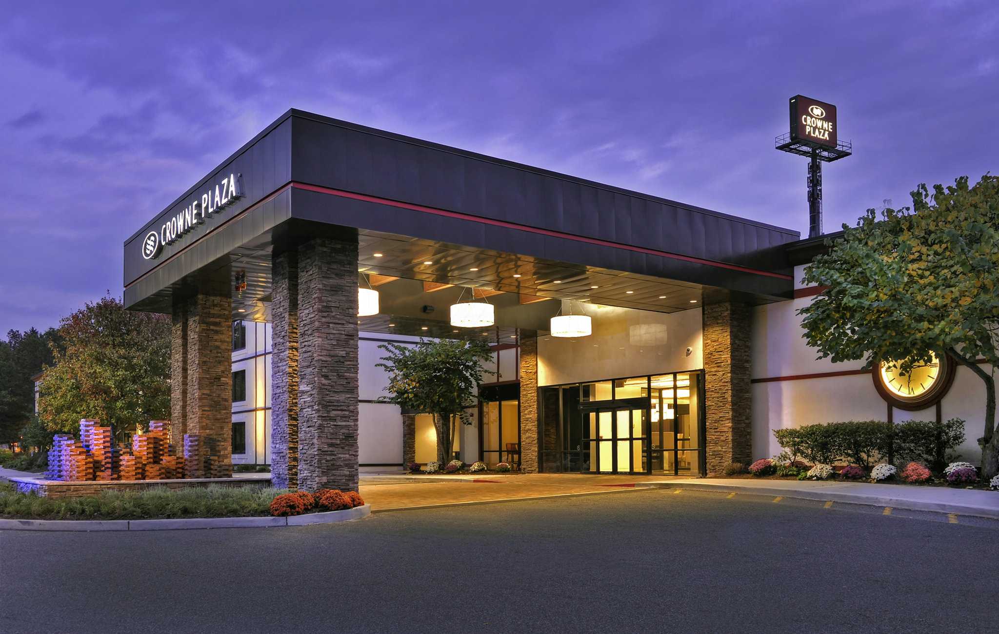 Crowne Plaza Suffern-Mahwah in Suffern, NY