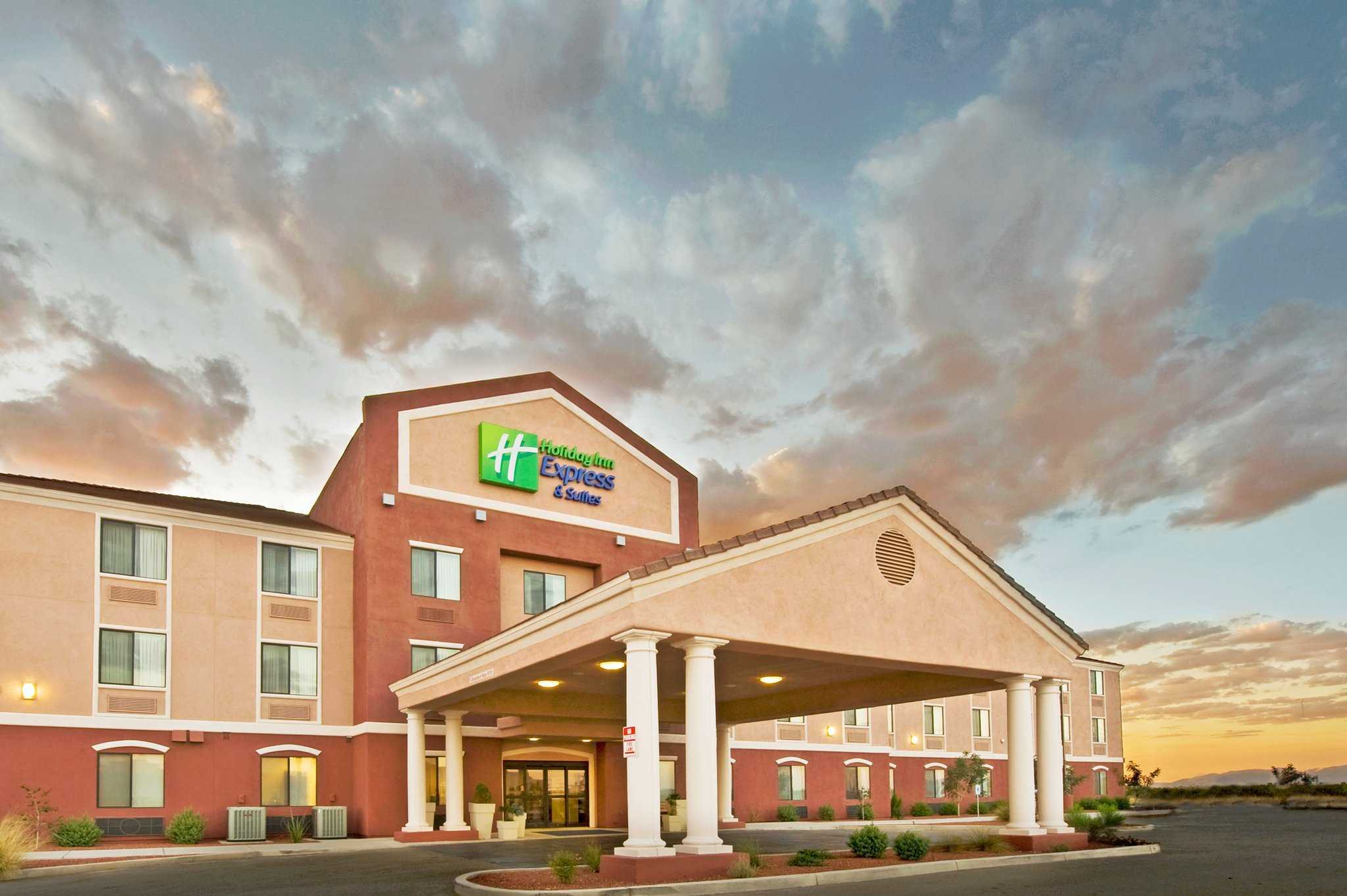 Holiday Inn Express & Suites Willcox in Willcox, AZ