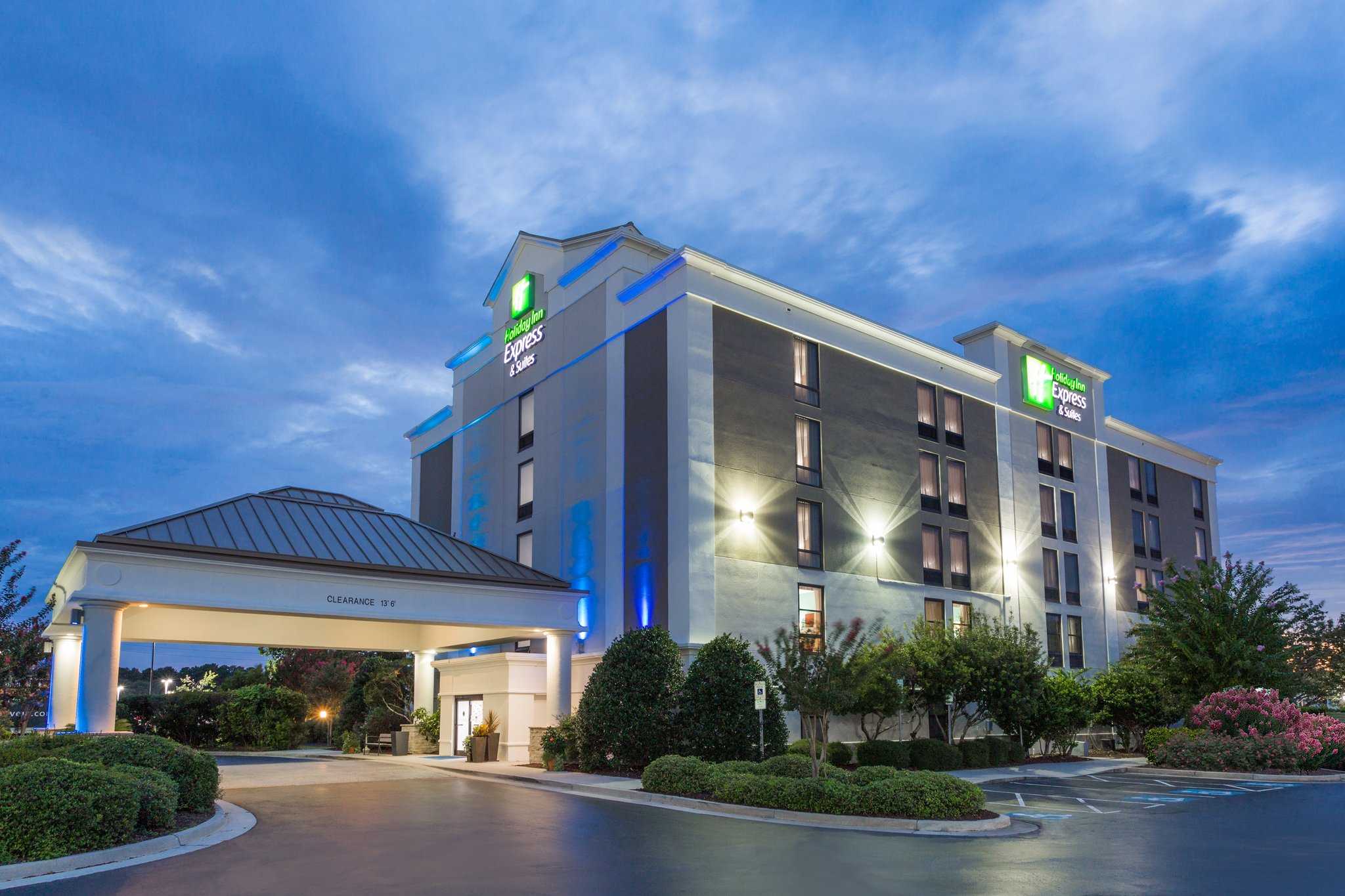 Holiday Inn Express Hotel & Suites Wilmington-University Ctr in Wilmington, NC