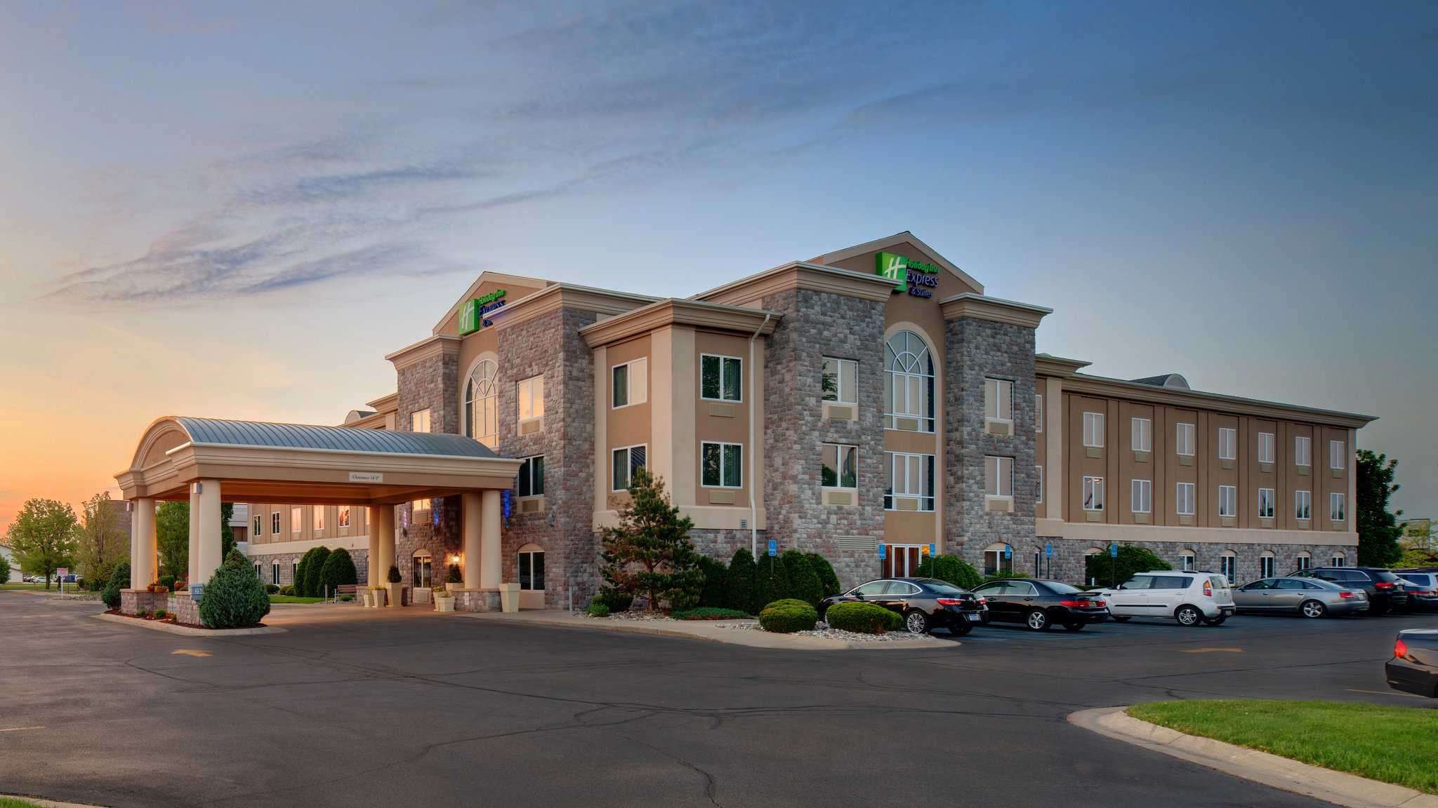 Holiday Inn Express Hotel & Suites Saginaw in Saginaw, MI